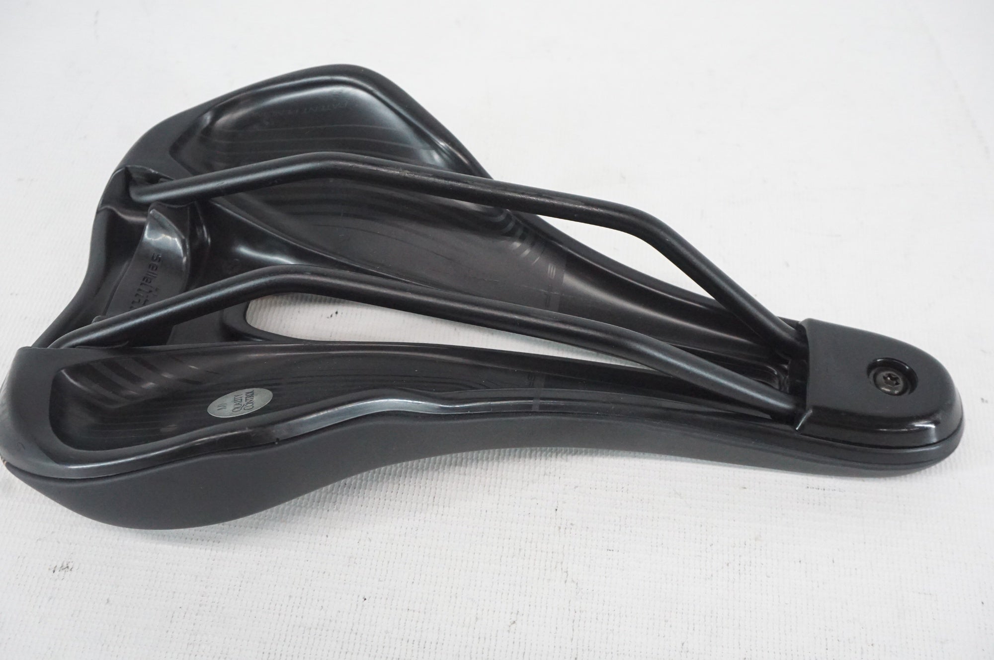 SELLE ITALIA 「セライタリア」 X-BOW SUPERFLOW サドル / 阪急塚口店
