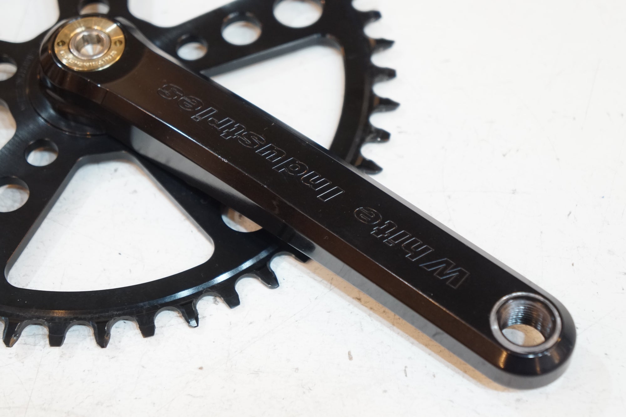 WHITE INDUSTRIES 「ホワイト インダストリーズ」 46T 165mm クランク / バイチャリ浦和ベース