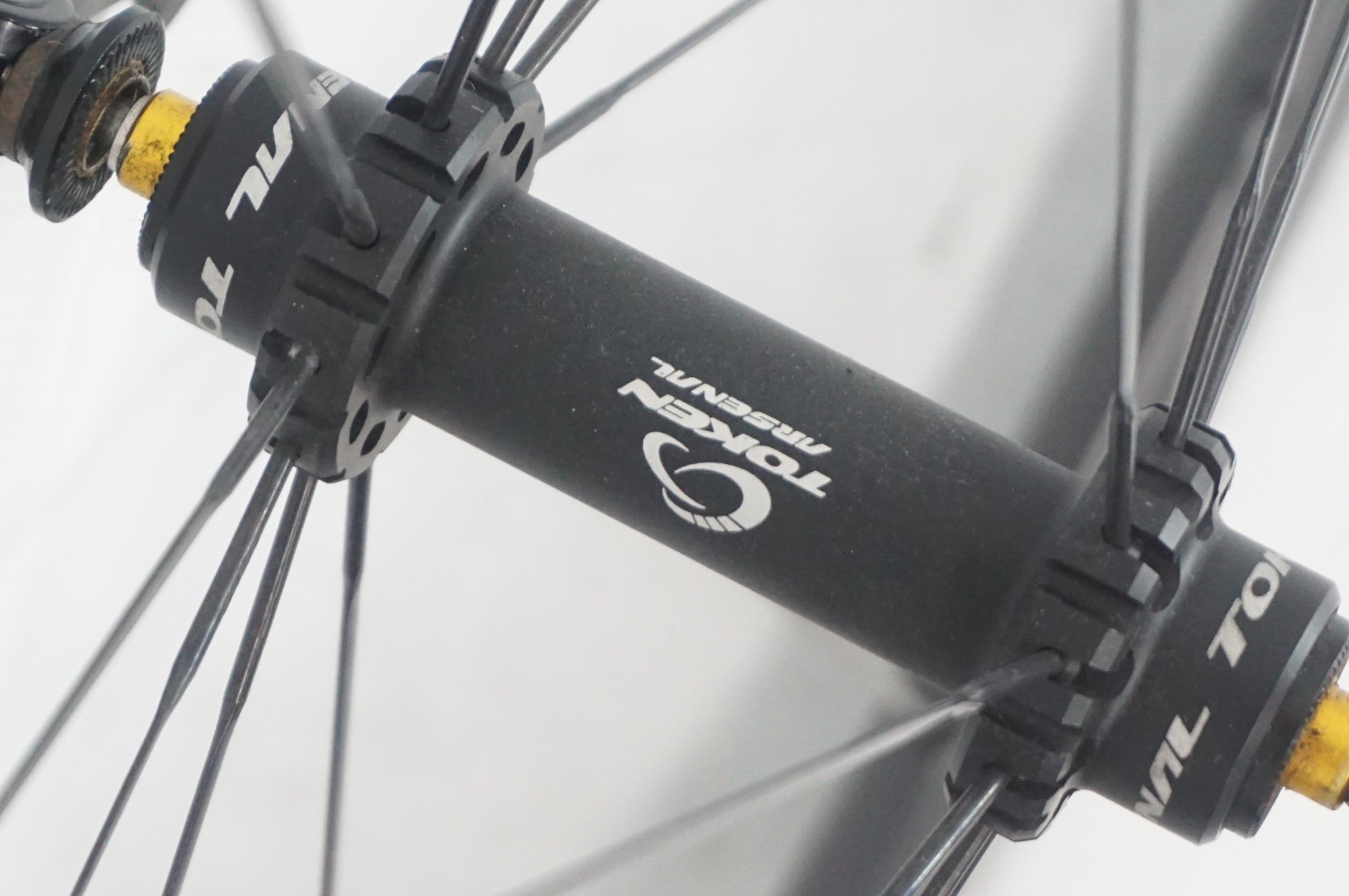 TOKEN 「トーケン」 T28 カーボン TU ホイールセット / 阪急塚口店