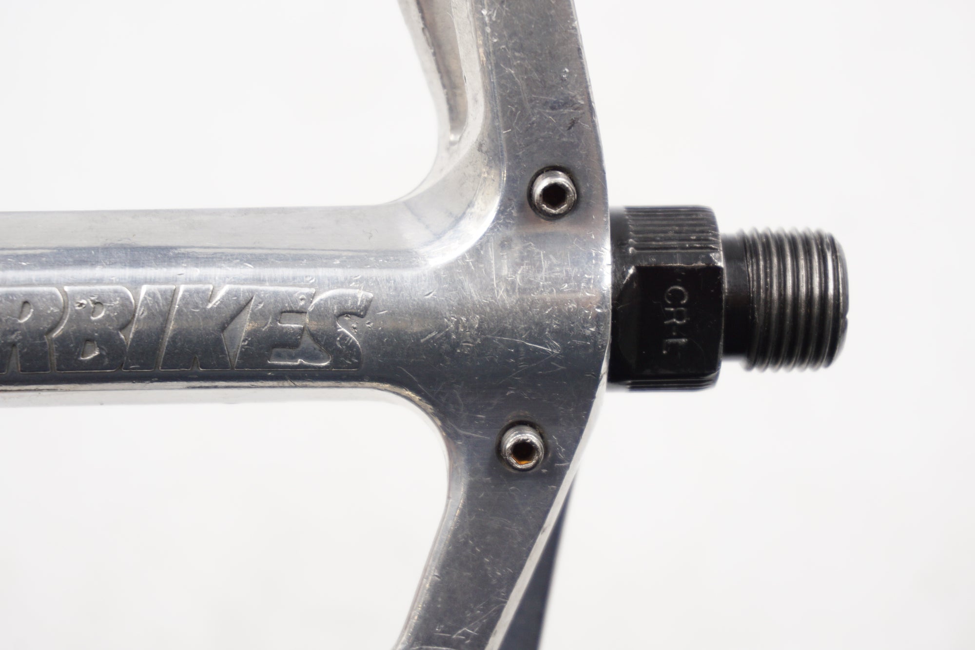 DMR 「ディーエムアール」 BIKES V8 ペダル / 奈良店