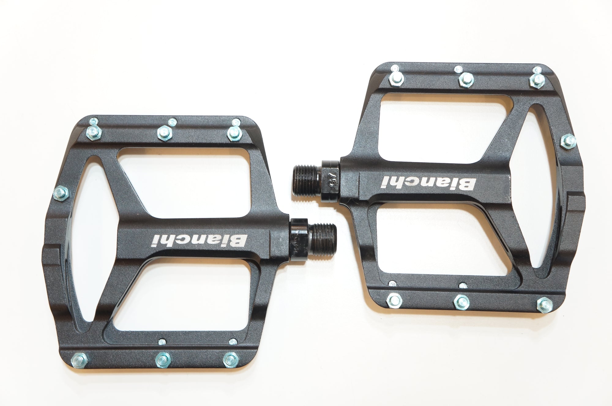 BIANCHI 「ビアンキ」 CNC LIGHTWEIGHT MTB PEDAL フラットペダル / バイチャリ浦和ベース