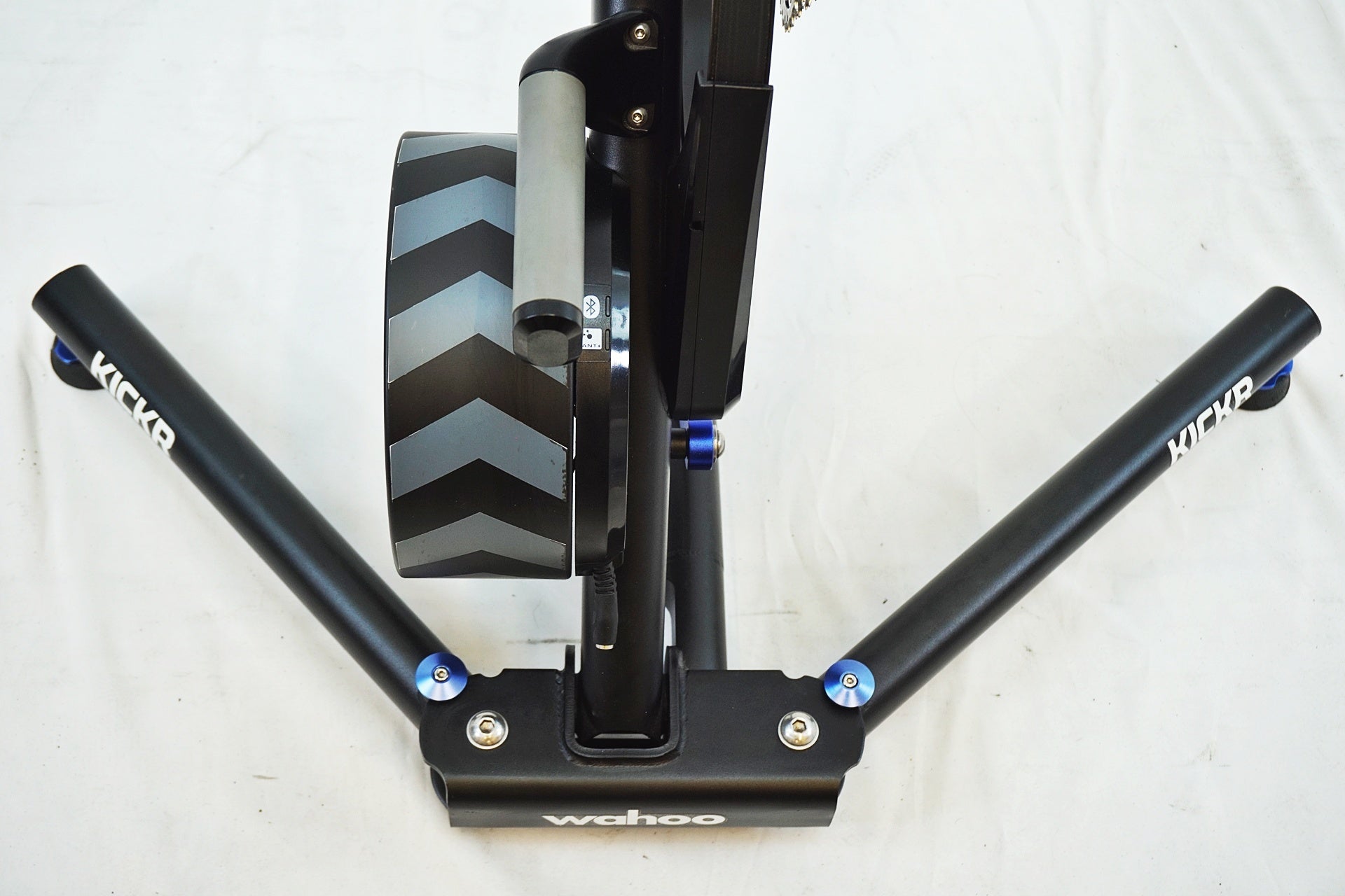 WAHOO 「ワフー」 KICKR V4 WF113 スマートトレーナー / 有明ガーデン店
