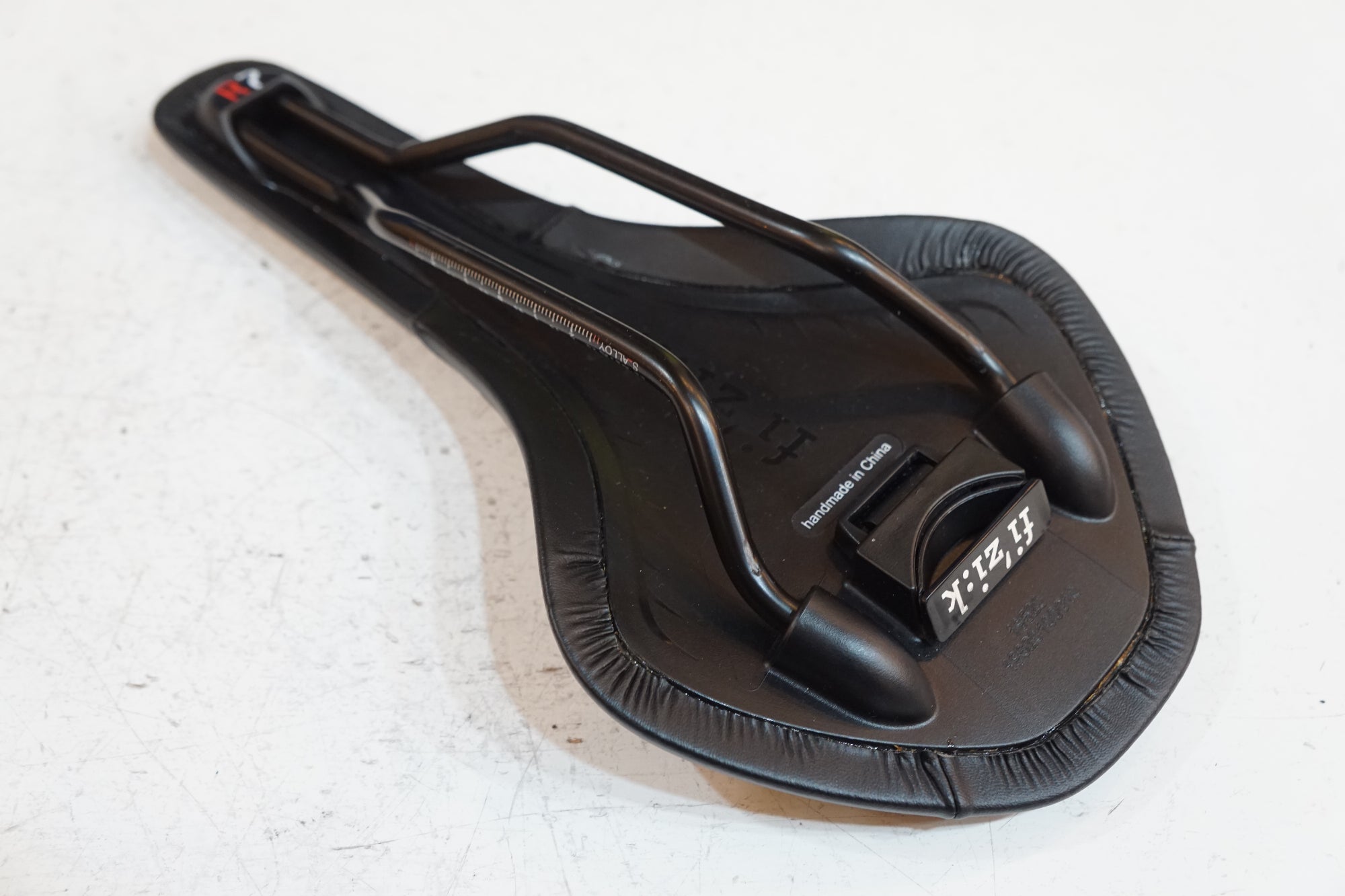 FIZIK 「フィジーク」 ANTARES R7 サドル / バイチャリ浦和ベース