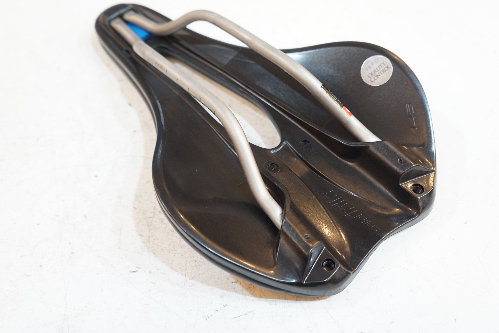 SELLE ITALIA 「セラ イタリア」 NOVUS B00ST EVO サドル / バイチャリ浦和ベース