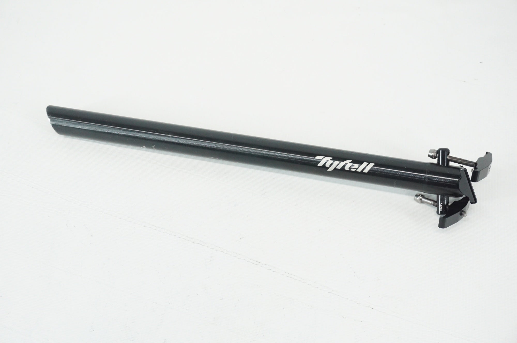 TYRELL 「タイレル」 Φ27.2 400mm シートポスト / 阪急塚口店