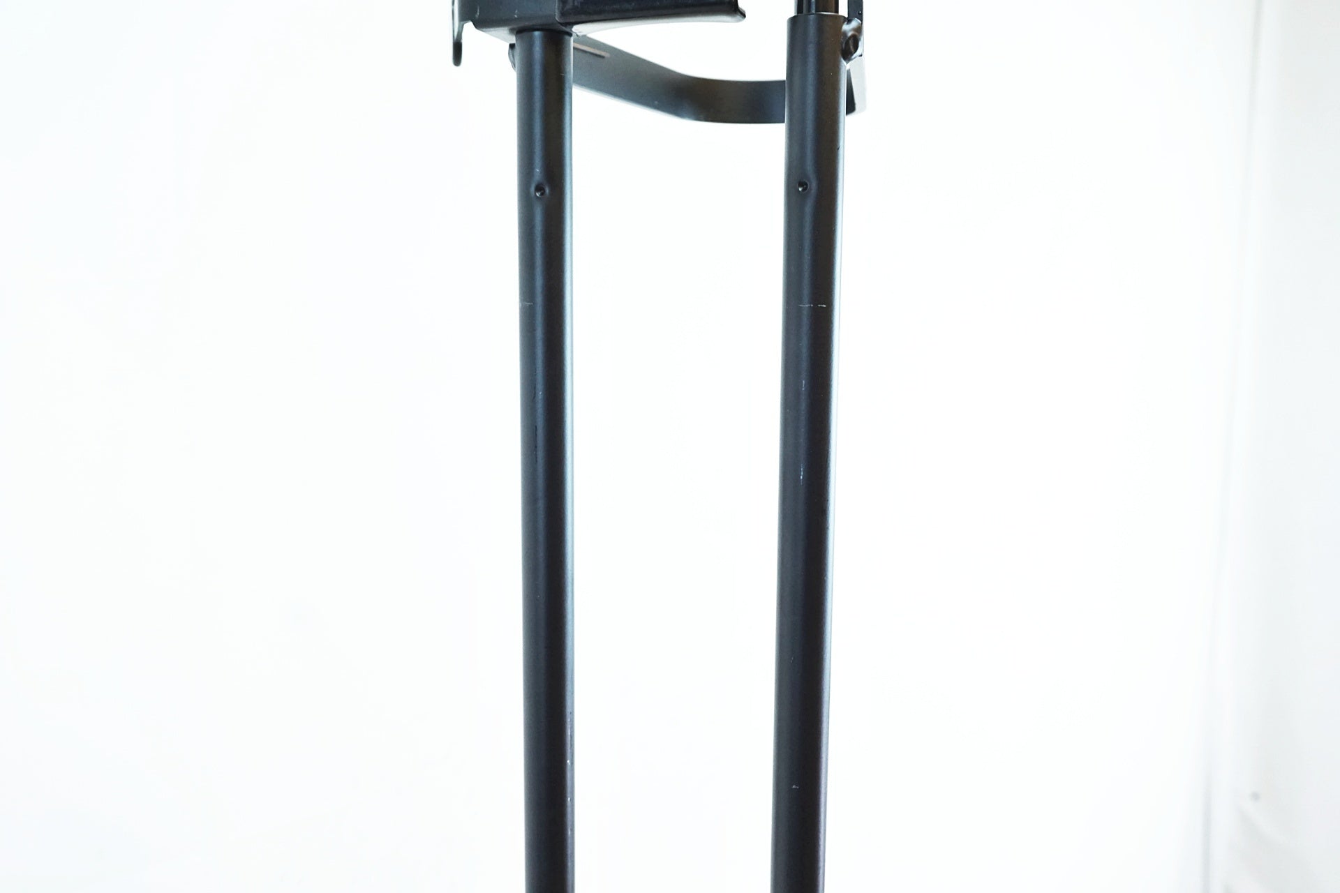 IWA 「イワ」 A01V ディスプレイスタンド / 有明ガーデン店