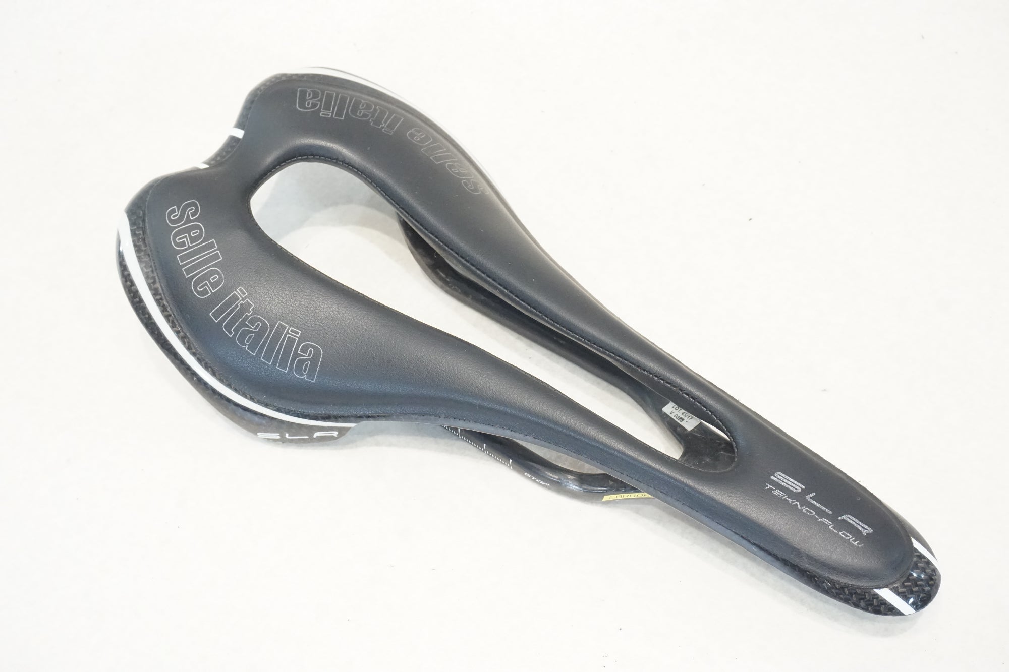 SELLE ITALIA 「セライタリア」 SLR TEKNO FLOW カーボンレール サドル / 横浜戸塚店