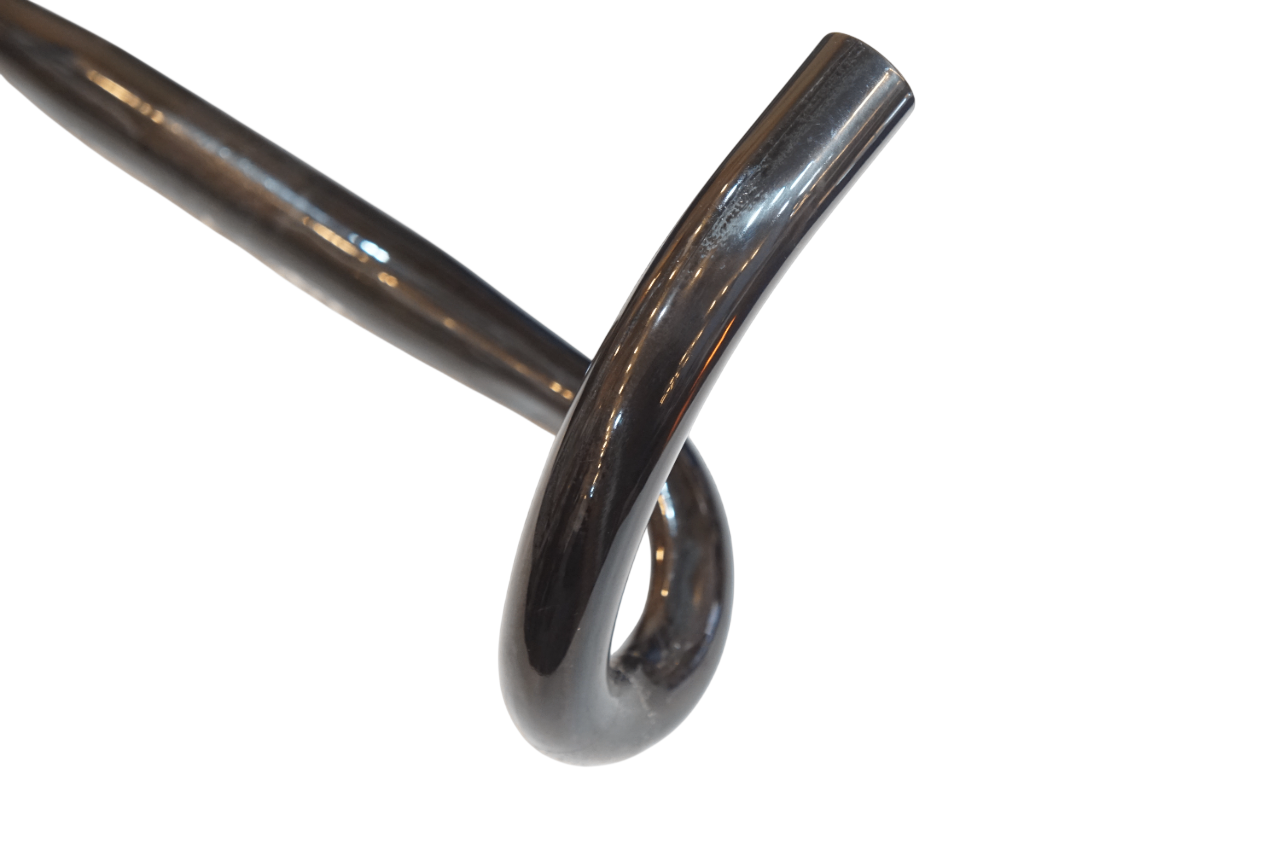 TNI 「ティーエヌアイ」 SUPER SHALLOW CARBON φ31.8 400mm ハンドル / バイチャリ浦和ベース