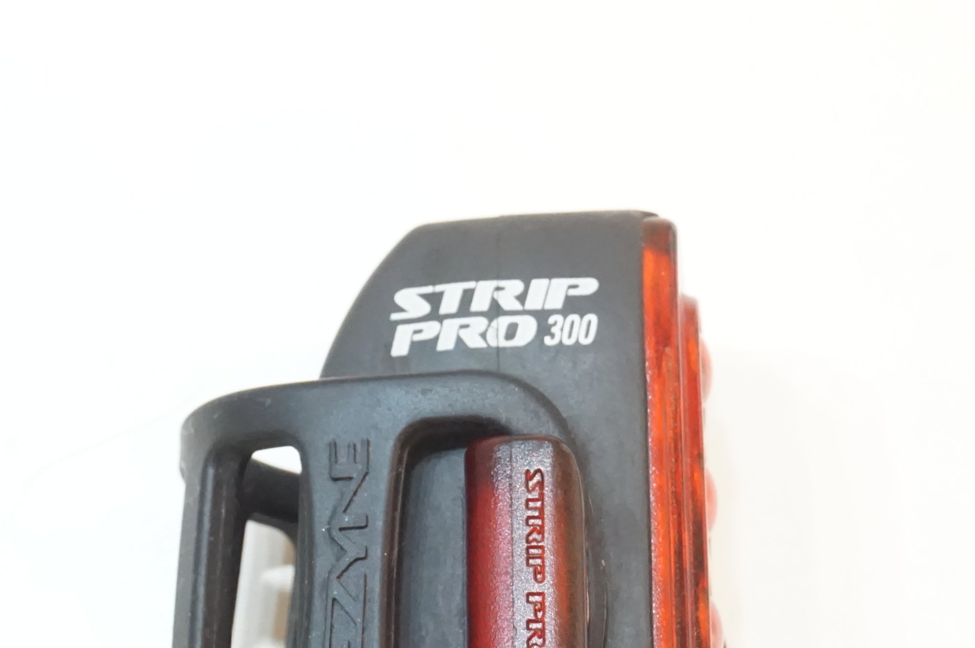 LEZYNE 「レザイン」 STRIP DRIVE PRO 300 リアライト / 浦和ベース
