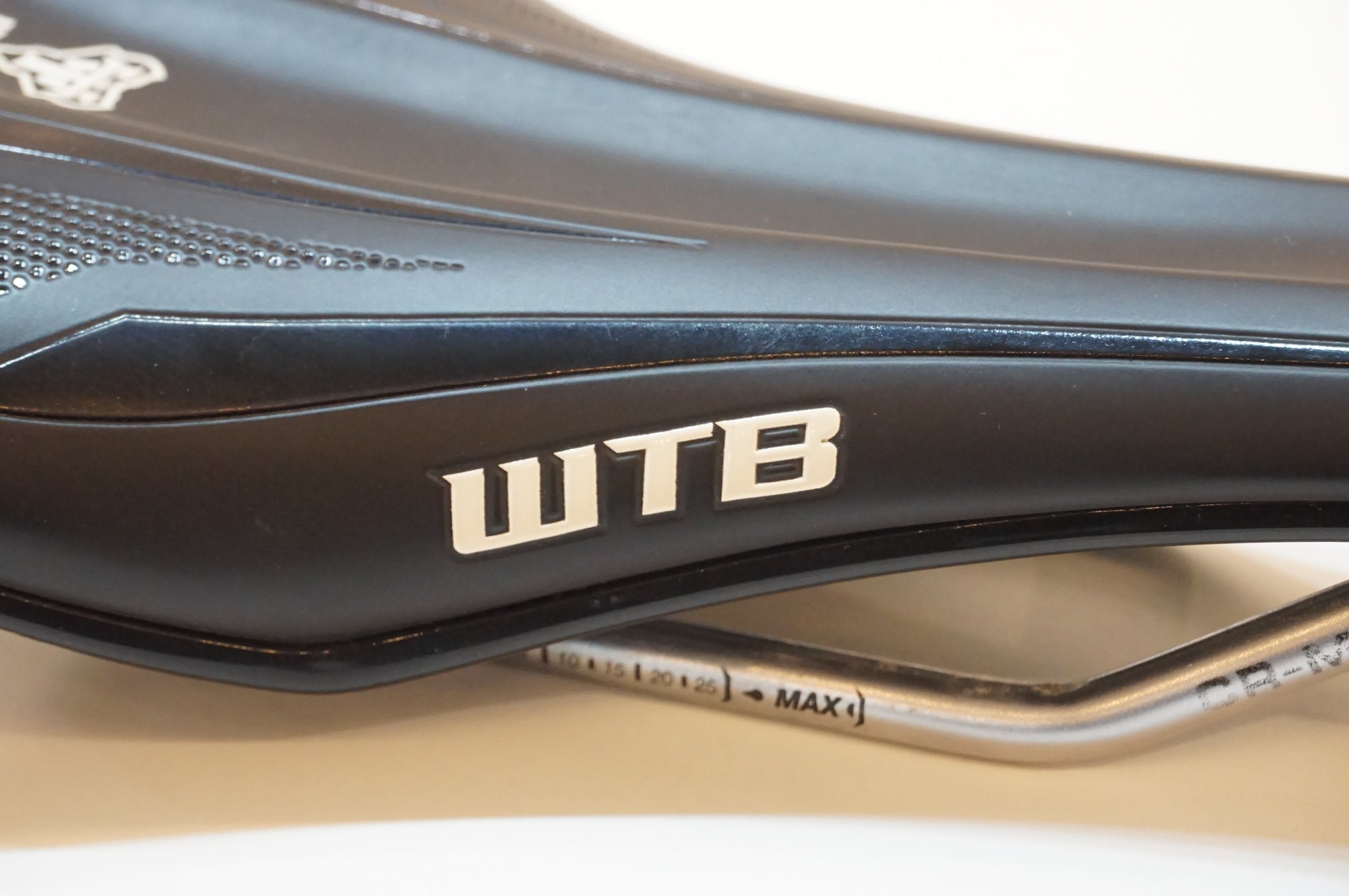 WTB 「ダブリューティービー」 HIGH TAIL PRO Sサイズ サドル / 浦和ベース