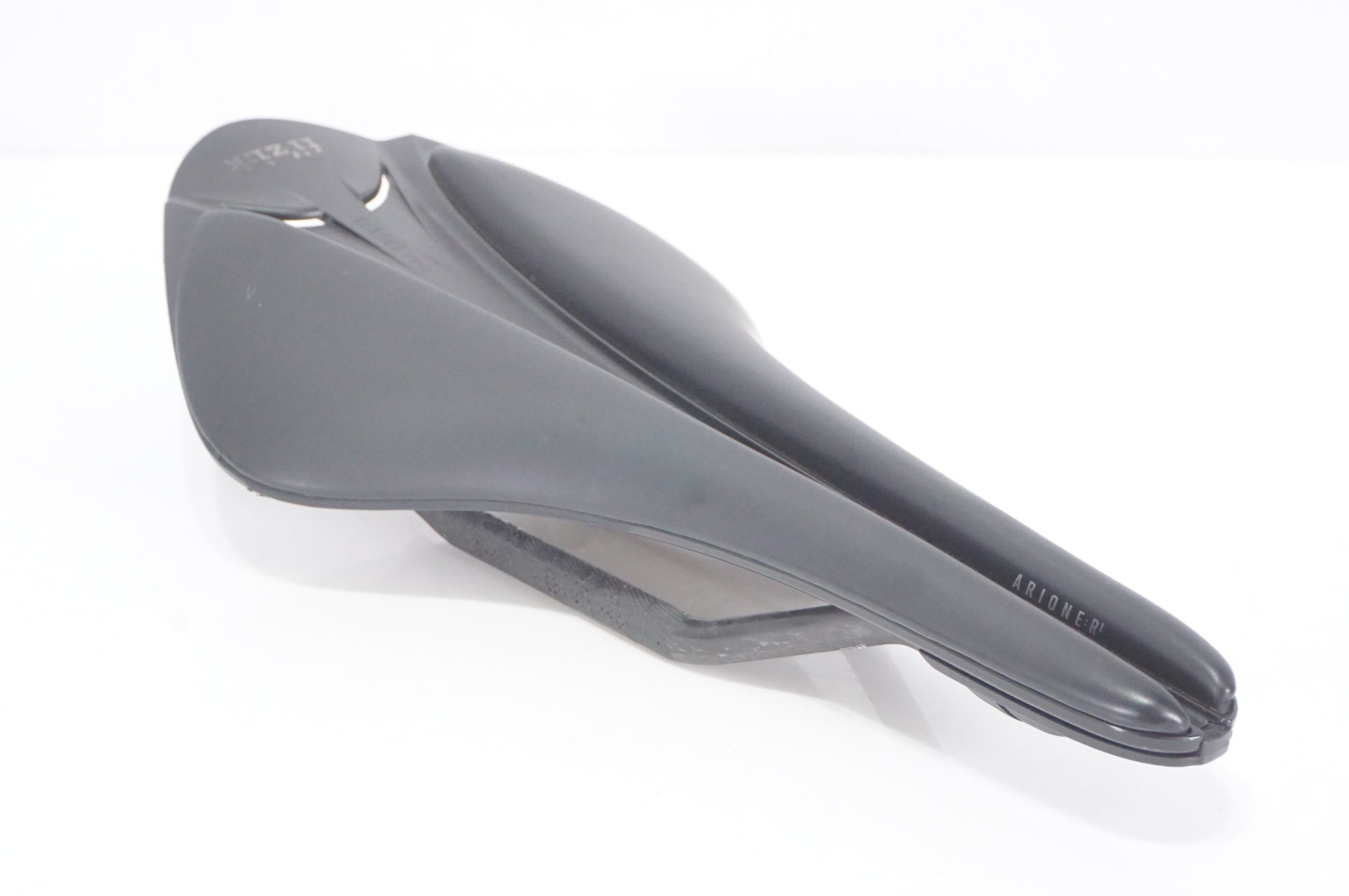 FIZIK 「フィジーク」 ARIONE R1 VERSUS EVO カーボンレール