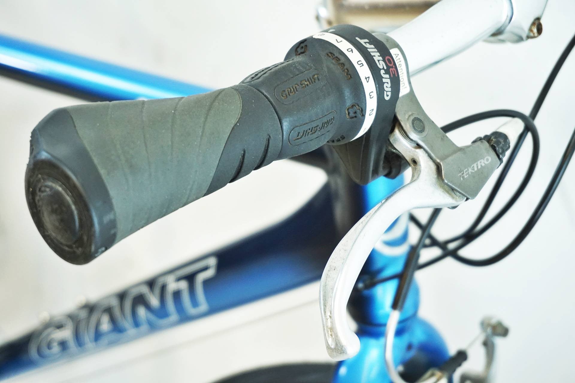 GIANT 「ジャイアント」 ESCAPE R3 2013年モデル クロスバイク / 有明ガーデン店