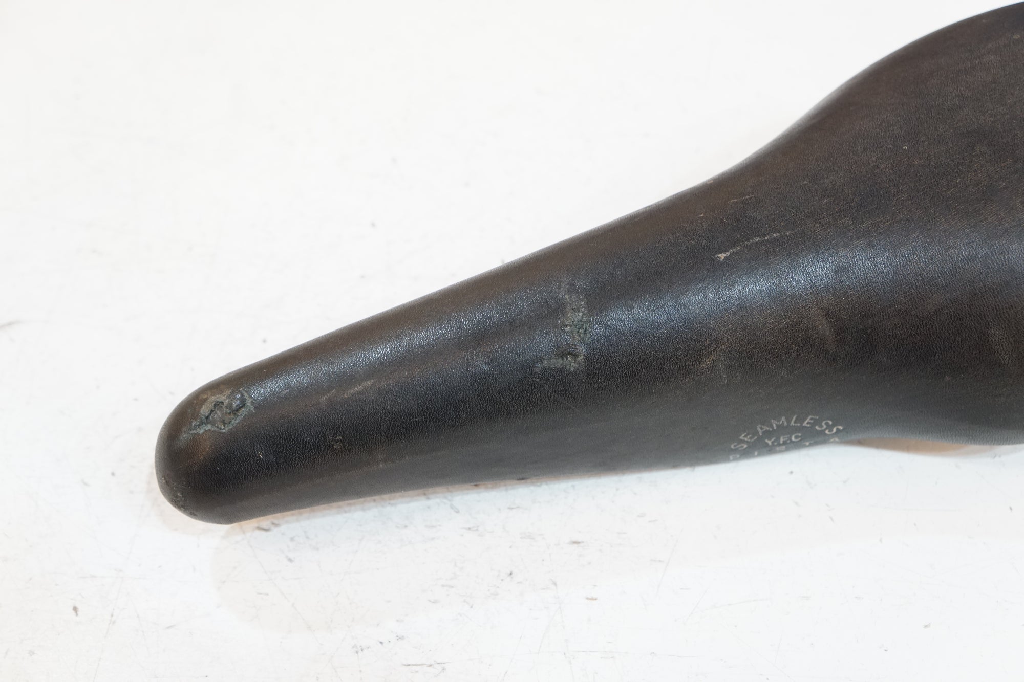 FUJITA 「フジタ」 SEAMLESS サドル / バイチャリ浦和ベース