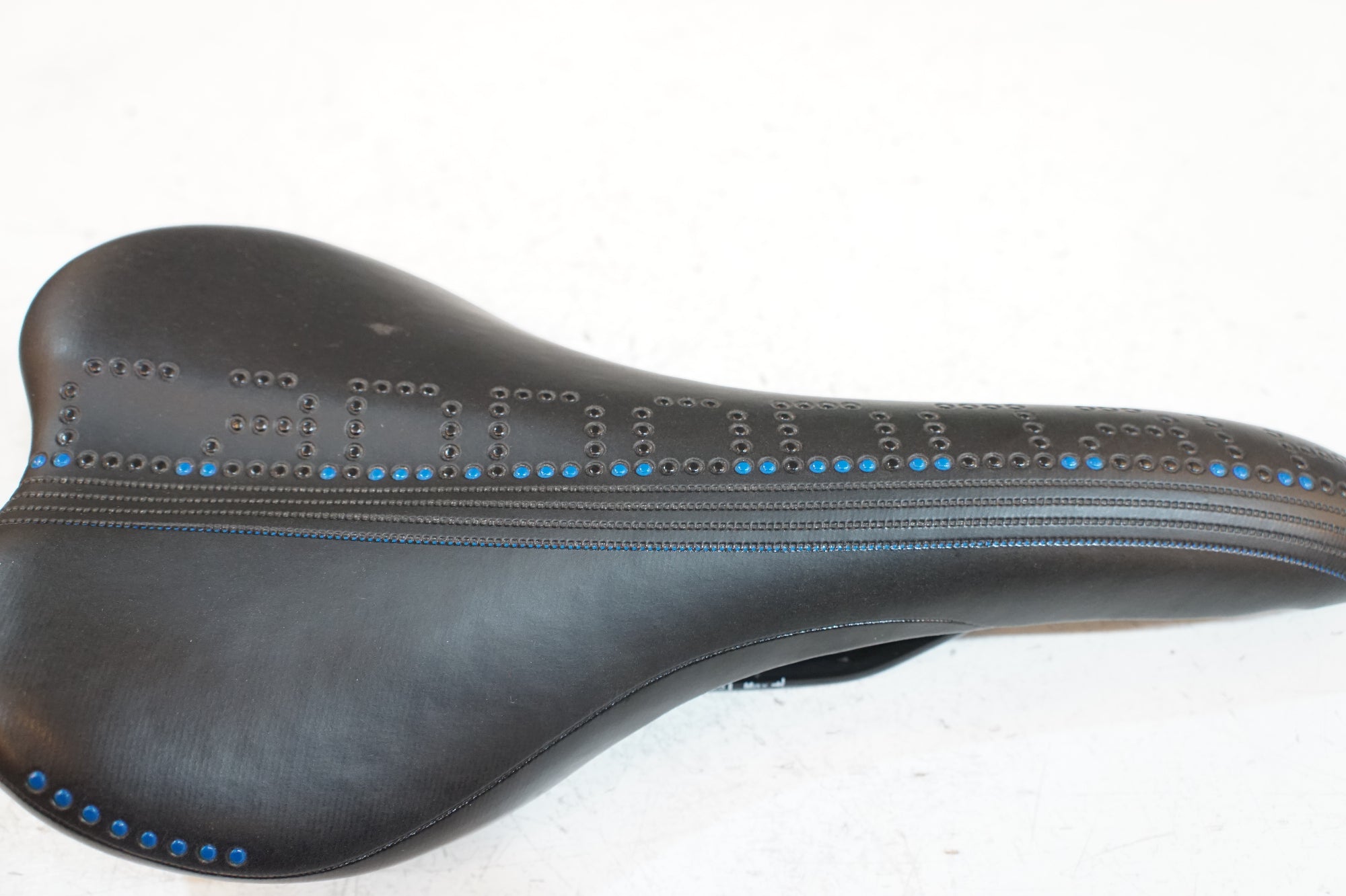 VELO 「ベロ」 CANNONDALE サドル / バイチャリ浦和ベース