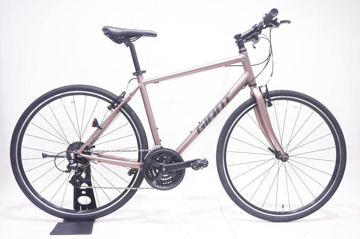 GIANT 「ジャイアント」 ESCAPE R3 2025年モデル クロスバイク / 大阪