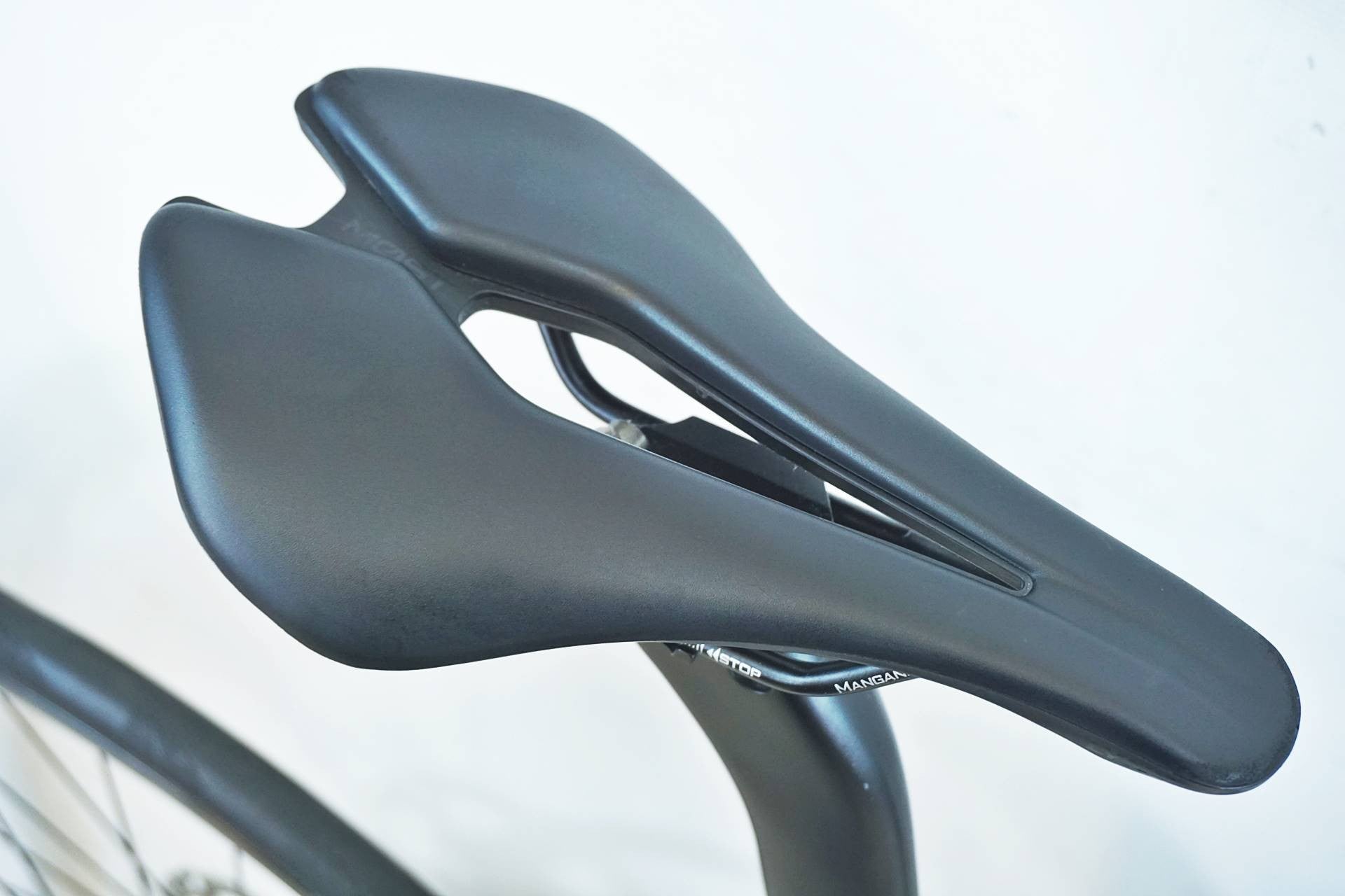 PINARELLO 「ピナレロ」 PRINCE DISK 105 2021年モデル ロードバイク / 有明ガーデン店