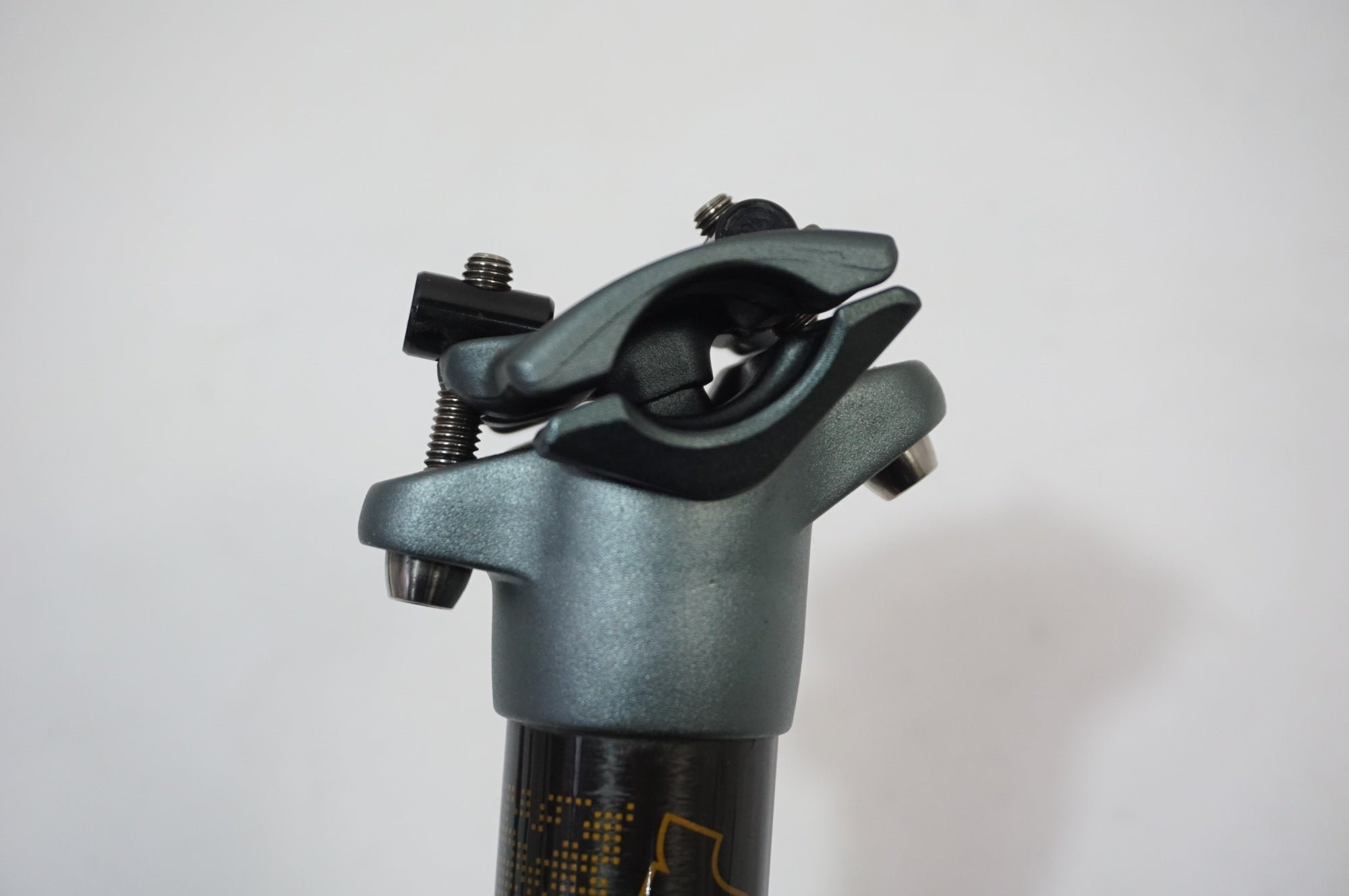 TRUVATIV 「トラバティブ」 NOIR WORLD CUP CARBON Φ30.9 シートポスト / 世田谷店