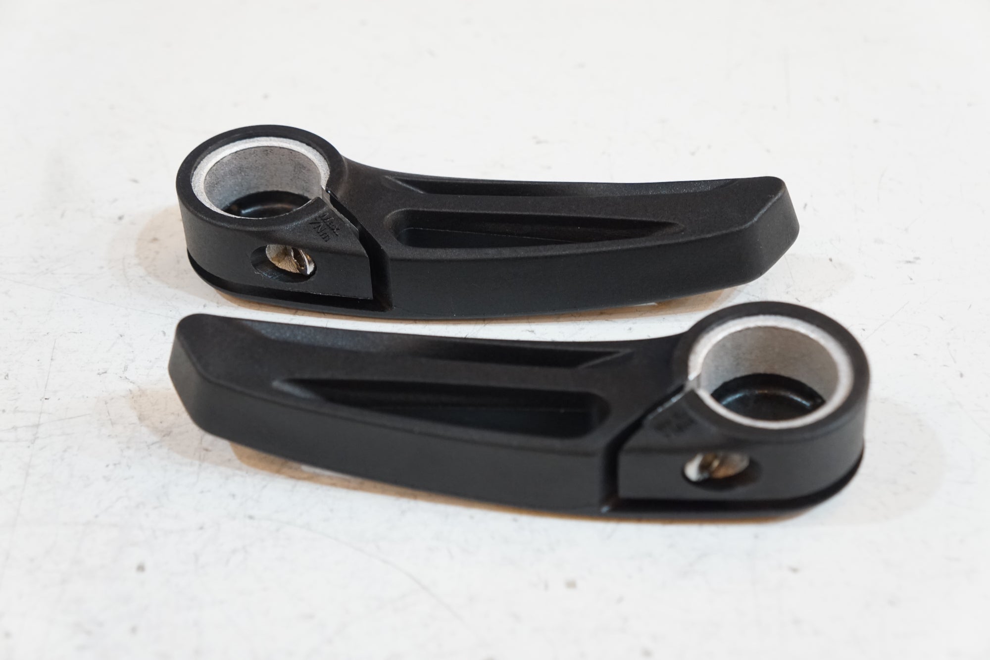 GIANT 「ジャイアント」 CONTACT AERO グリップセット / バイチャリ浦和ベース