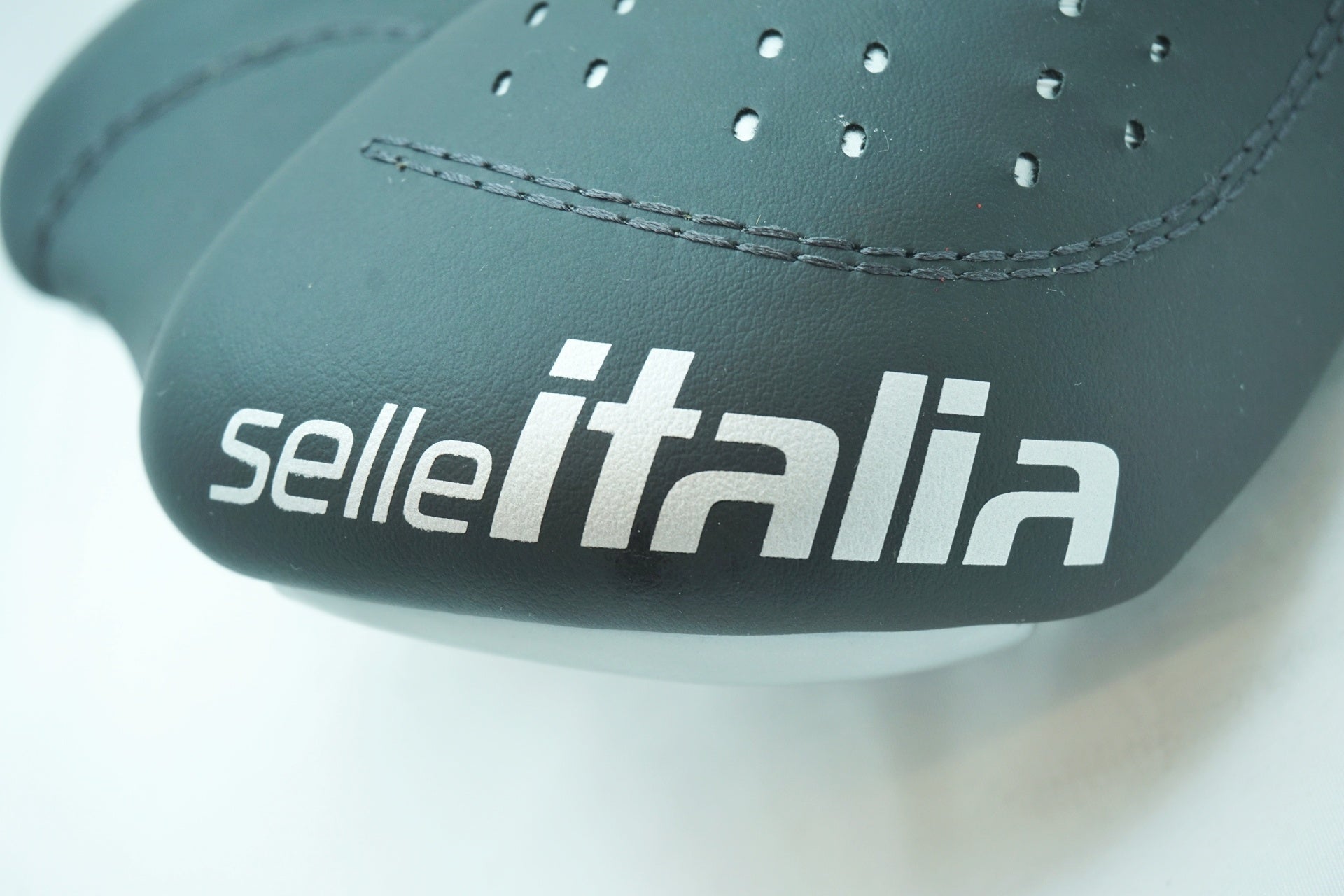 SELLE ITALIA 「セライタリア」 SPORT GEL FLOW サドル / 有明ガーデン店