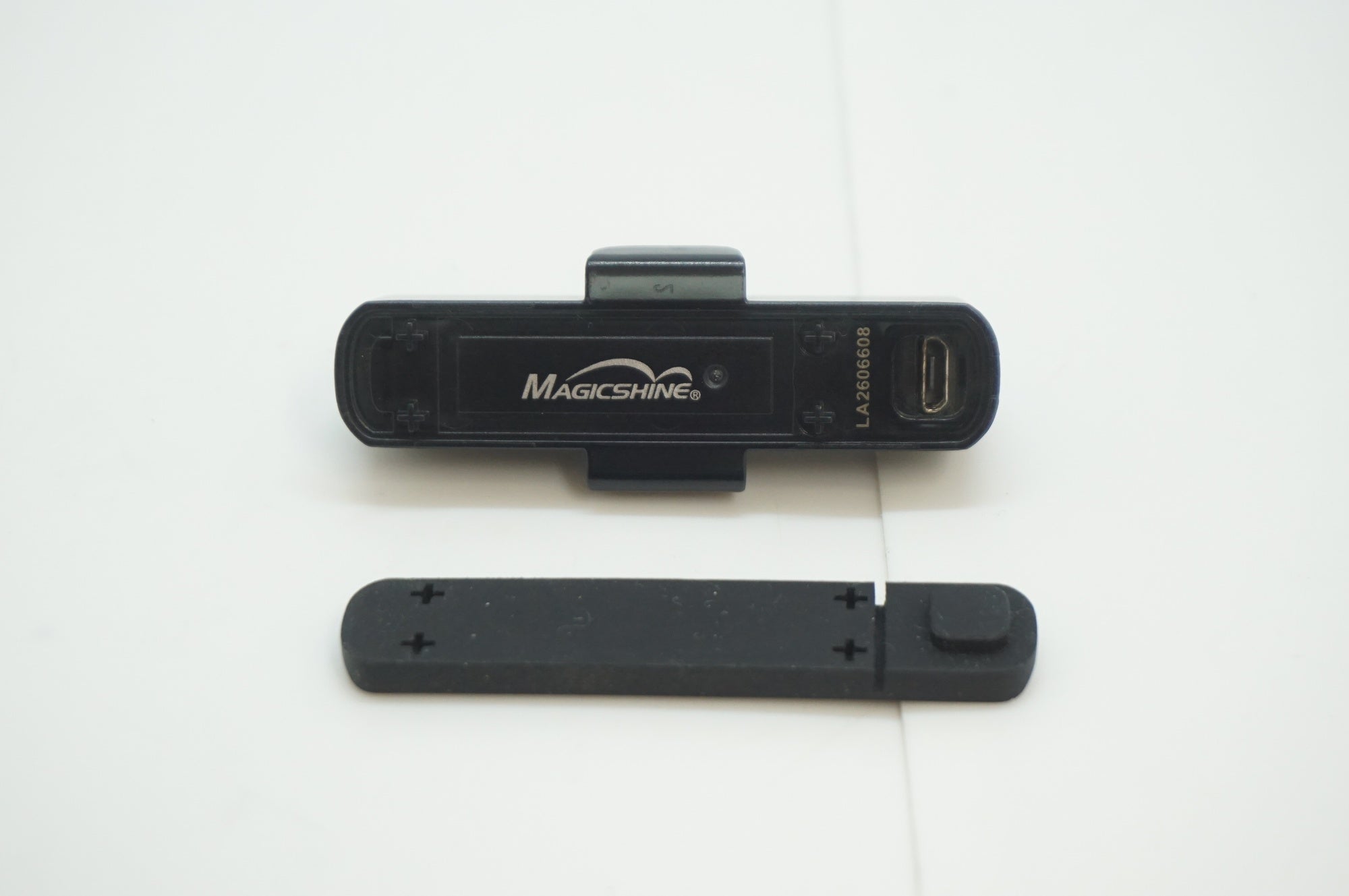 OLIGHT 「オーライト」 SEEMEE30 リアライト / 福岡店