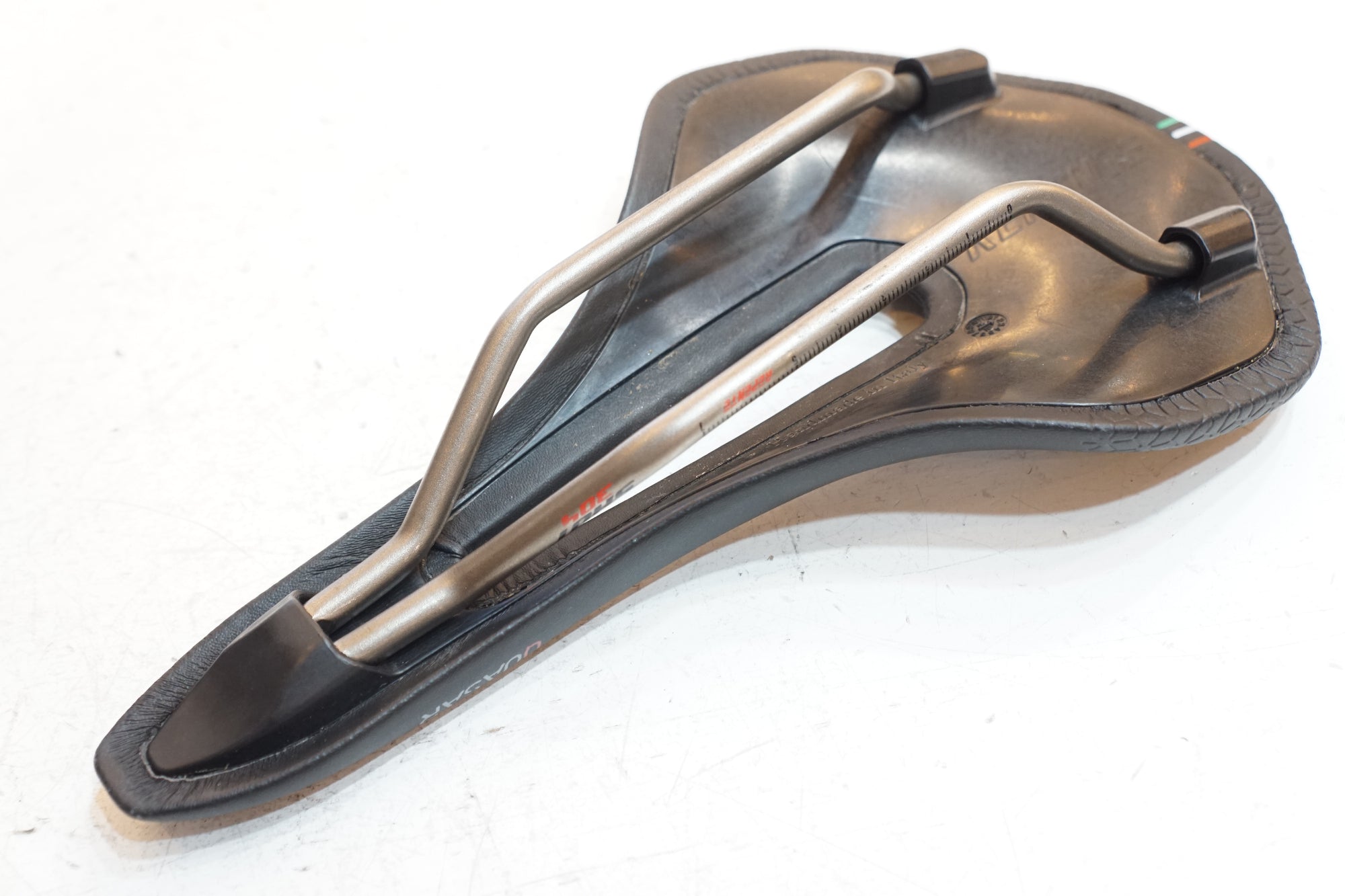 REPENTE 「レペンテ」 QUASAR サドル / バイチャリ浦和ベース