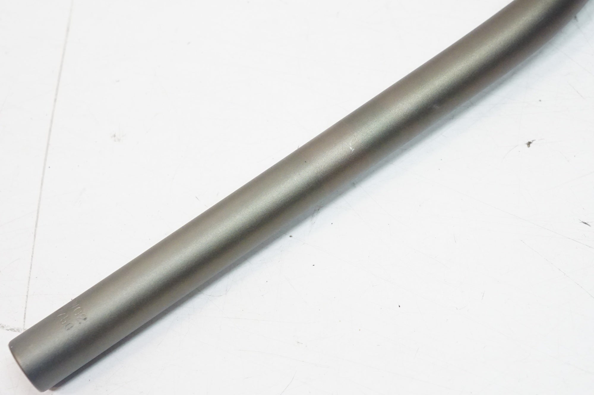 SIMWORKS BY NITTO 「シムワークス バイ ニットー」 LITTLE NICK STEALTH BAR SW02 SSB 750mm φ31.8 ハンドル / 熊谷本店