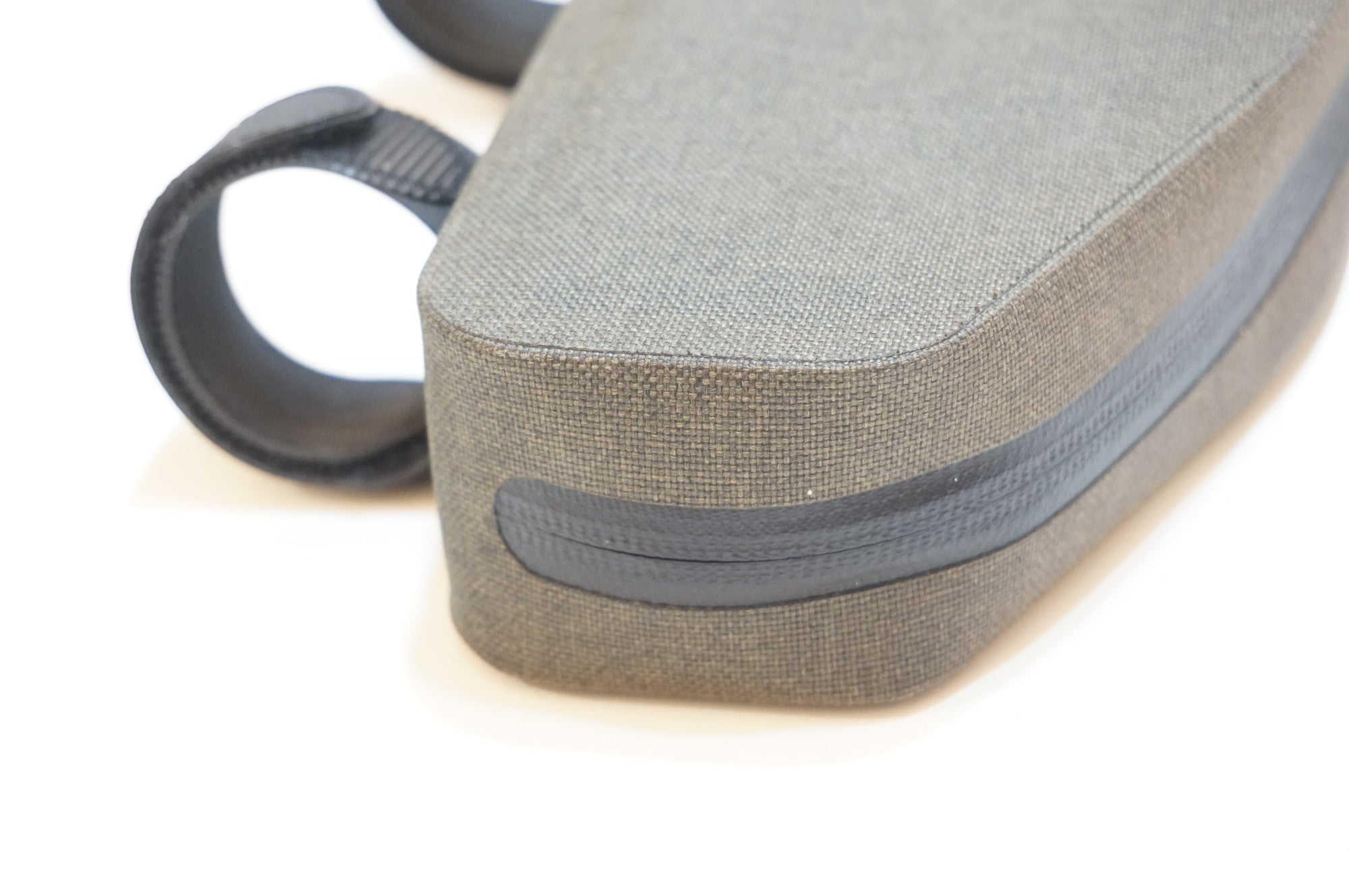 BROOKS 「ブルックス」 SCAPE TOP TUBE BAG 0.9L トップチューブバッグ / 浦和ベース
