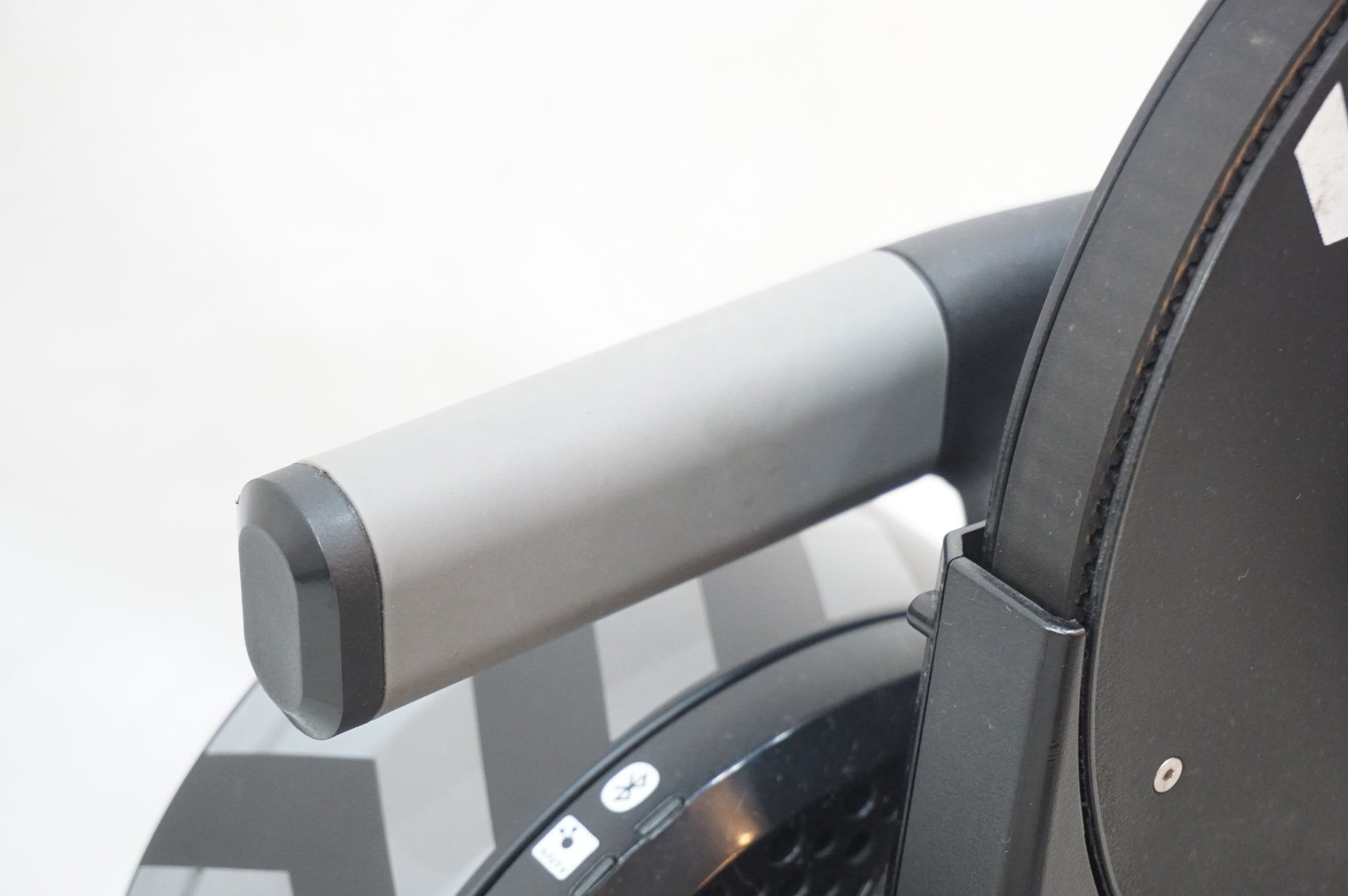 WAHOO 「ワフー」 KICKR WF113 サイクルトレーナー / 浦和ベース