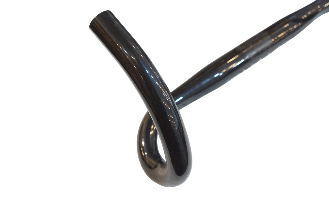 TNI 「ティーエヌアイ」 CARBON SUPER SHALLOW 400mm φ31.8 ハンドル / バイチャリ浦和ベース