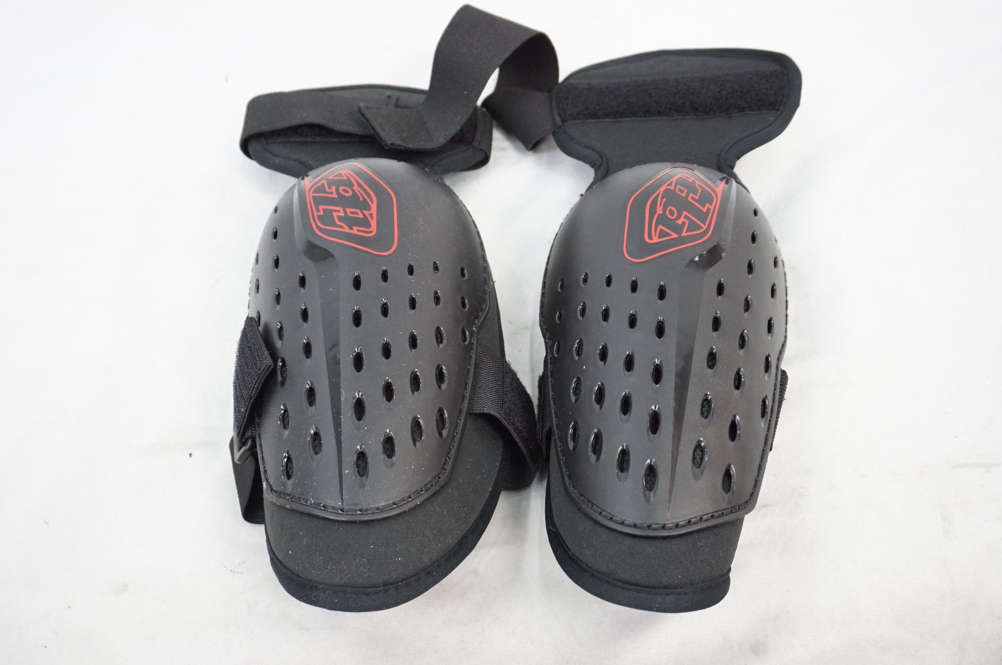 TROY LEE DESIGNS 「トロイリー デザインズ」 ROGUE UNISEX-ADULT OFF-ROAD MOTORCYCLE ELBOW GUARD HARD SHELL - BLACK/SMALL/MEDIUM / 川越店