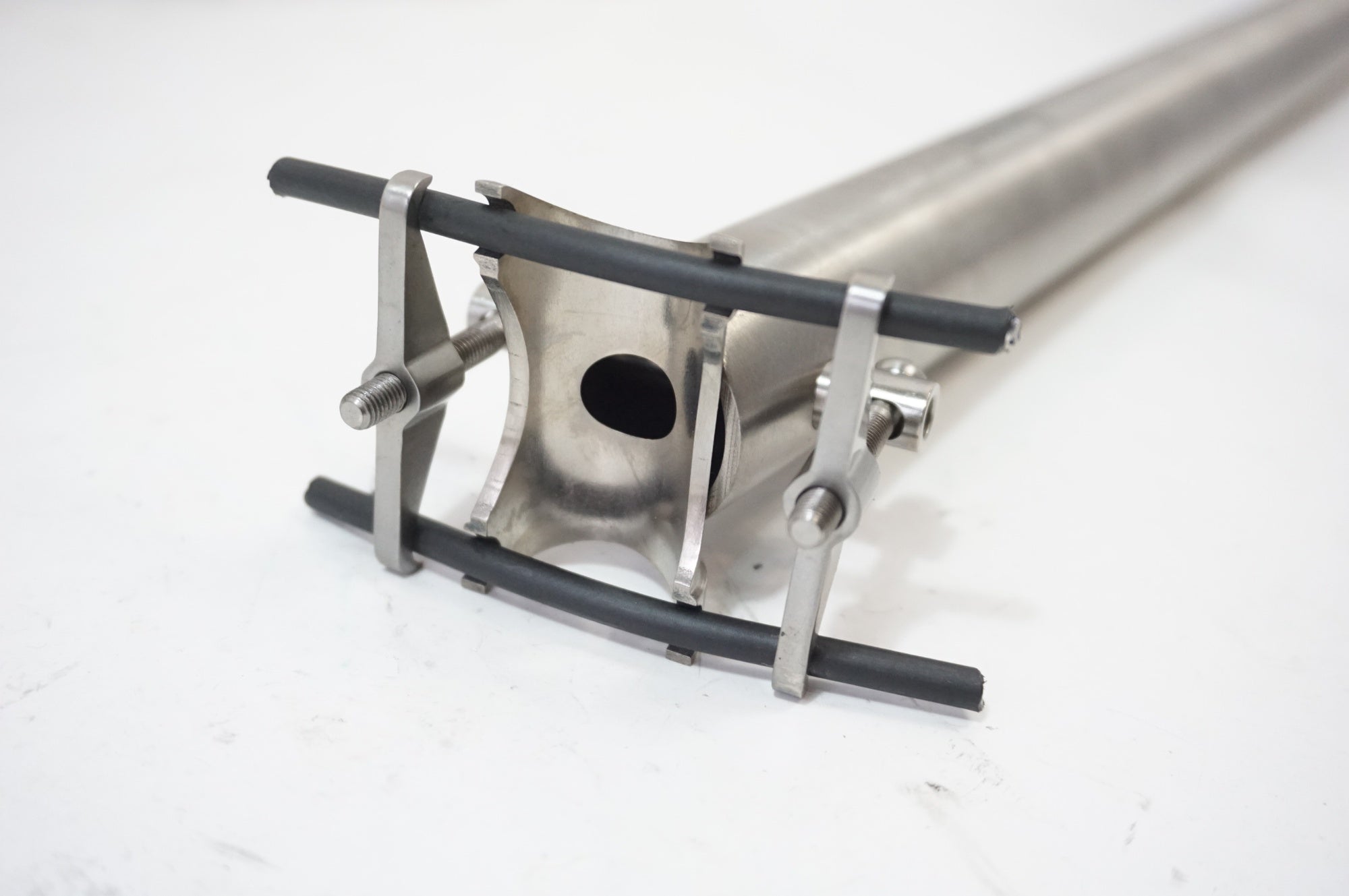 BROMPFICATION 「ブロンフィケーション」 TITANIUM φ31.8 520mm シートポスト / 世田谷店