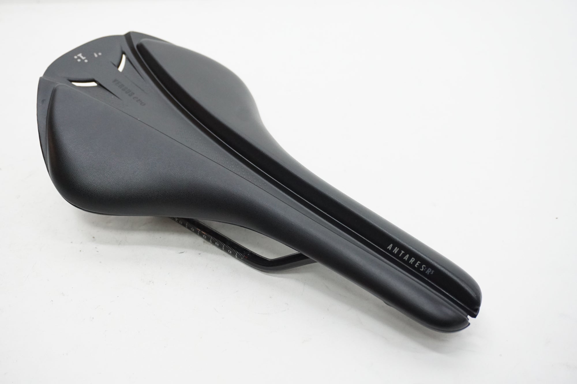 FIZIK 「フィジーク」 ANTARES R5 サドル / 川越店