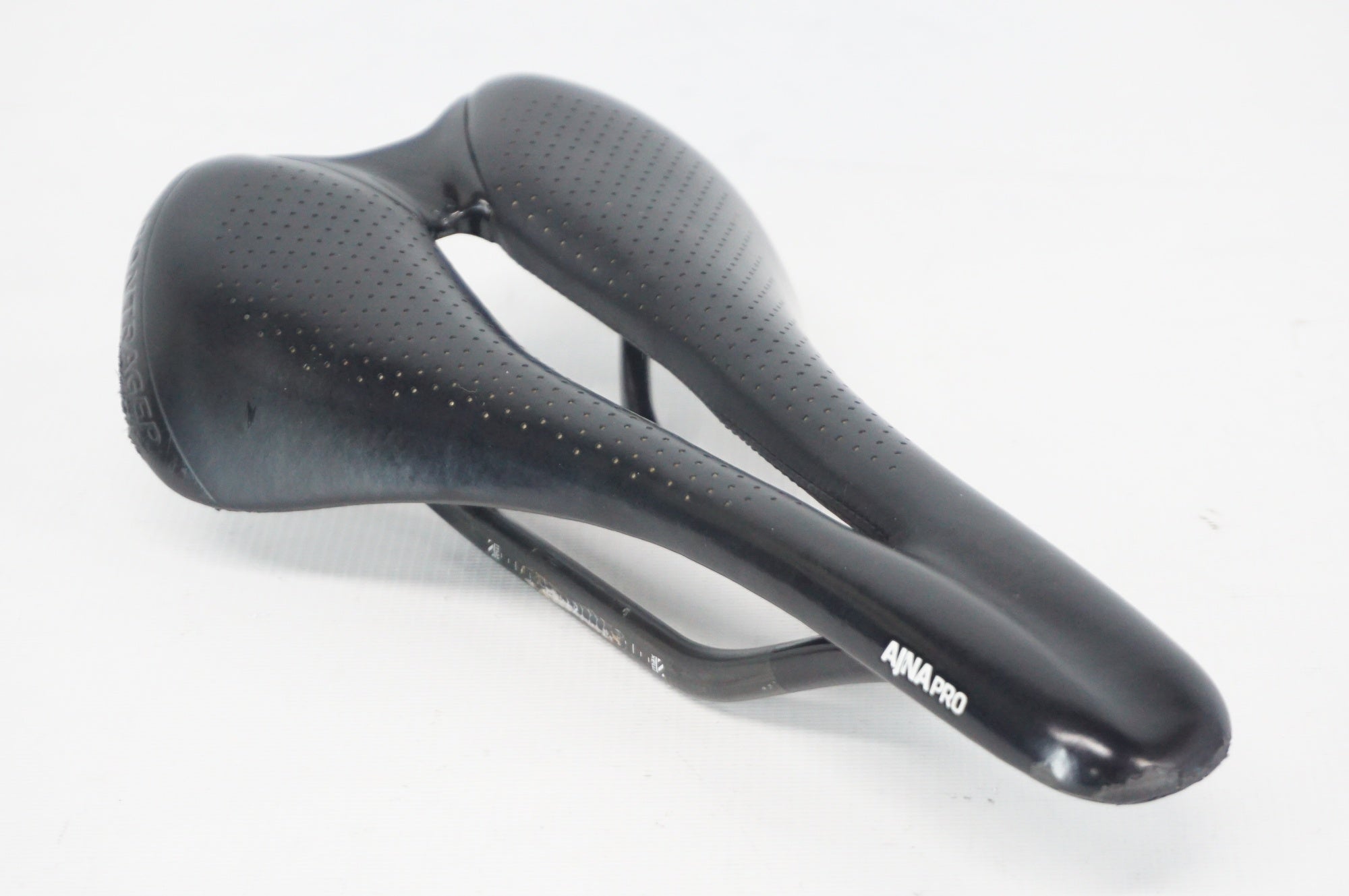 BONTRAGER 「ボントレガー」 AJNA PRO サドル / 阪急塚口店