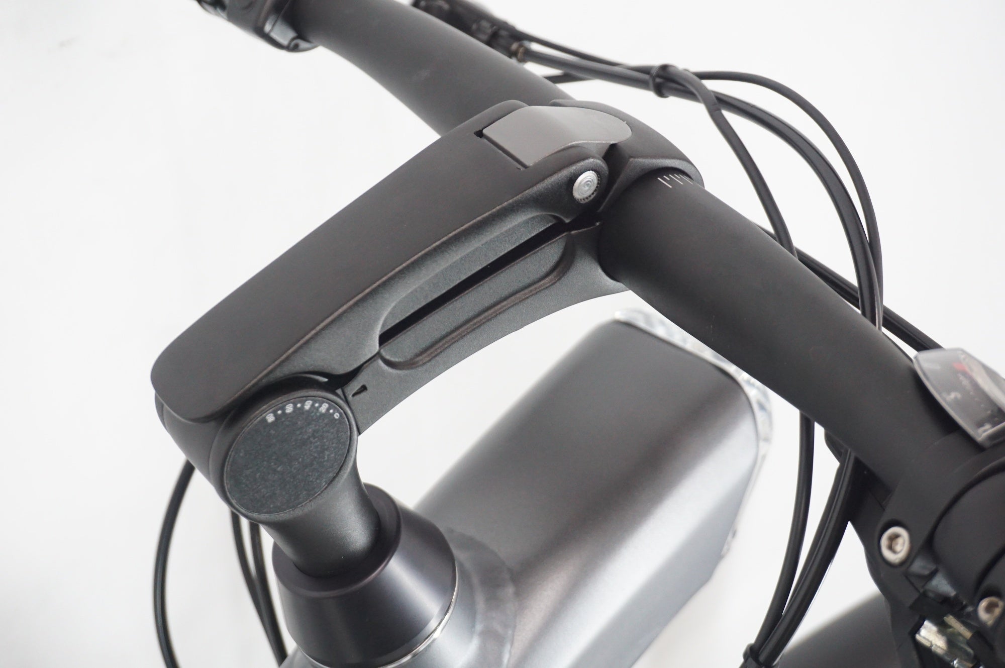 BESV 「ベスビー」 CF1 LINO 2025年モデル 26インチ 電動アシスト自転車 / 阪急塚口店