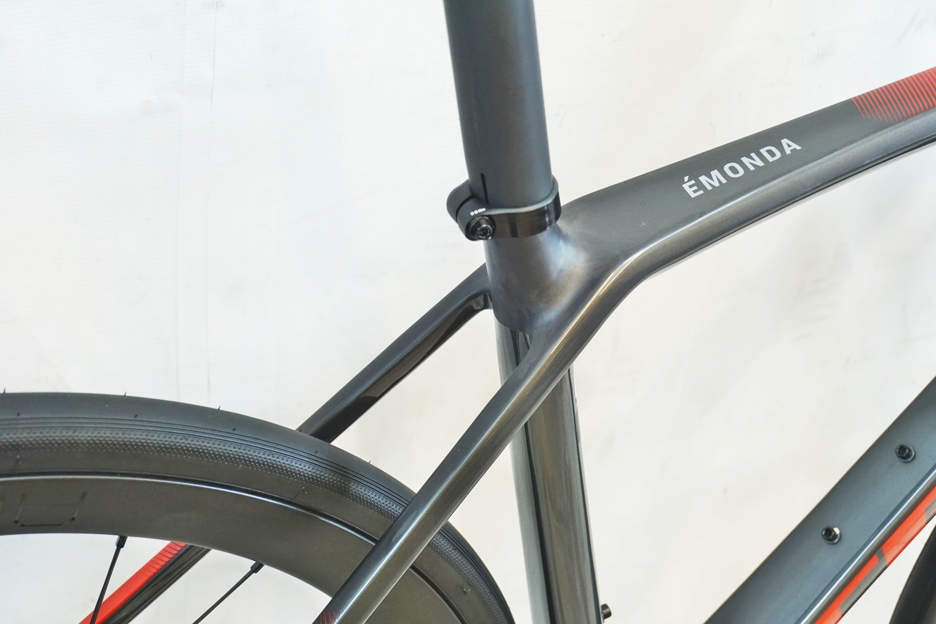 TREK 「トレック」 EMONDA SL 5 2023年モデル ロードバイク / 有明ガーデン店