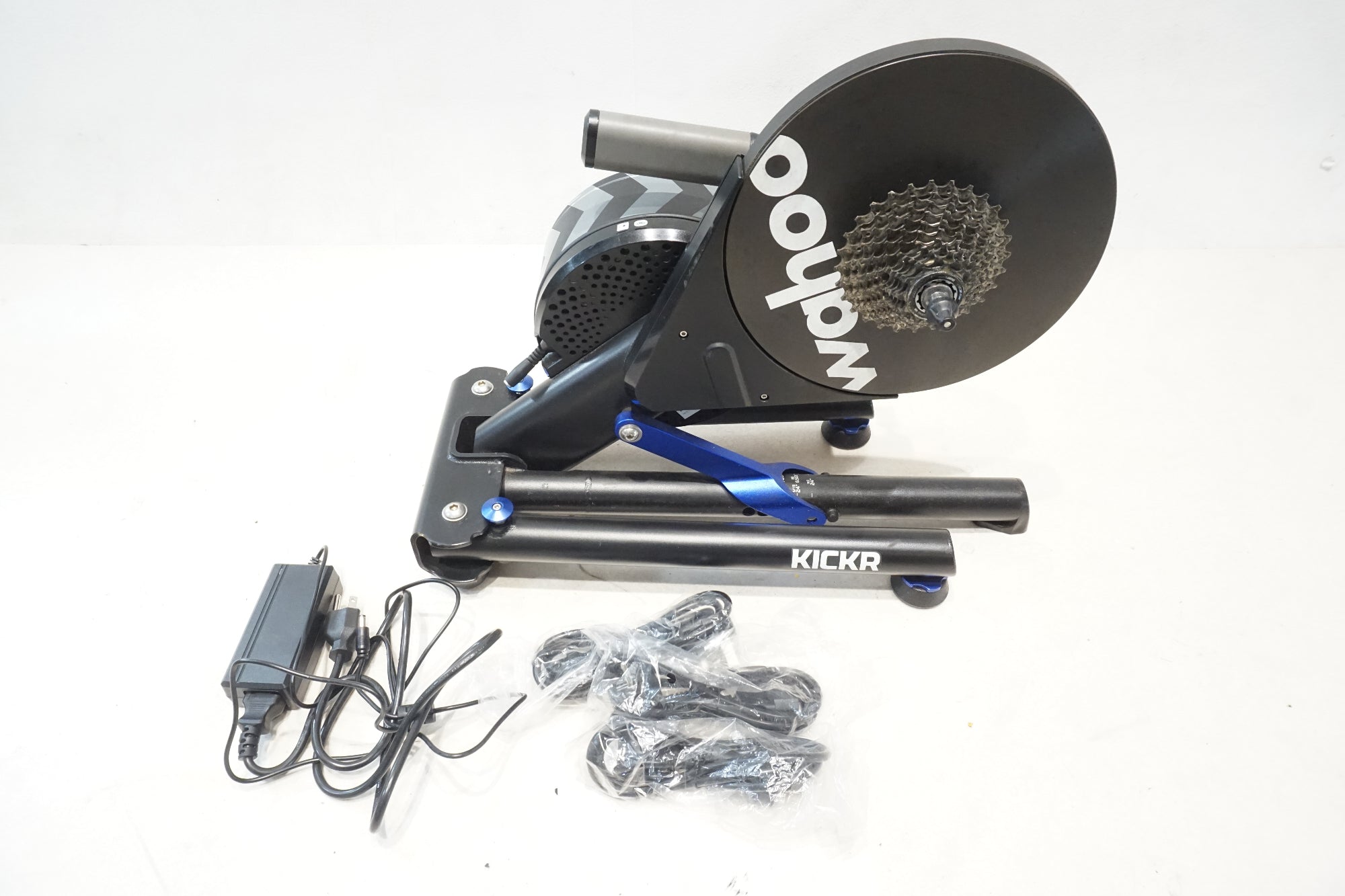 WAHOO 「ワフー」 KICKR V4 WF113 スマートトレーナー サイクルトレーナー / 横浜戸塚店