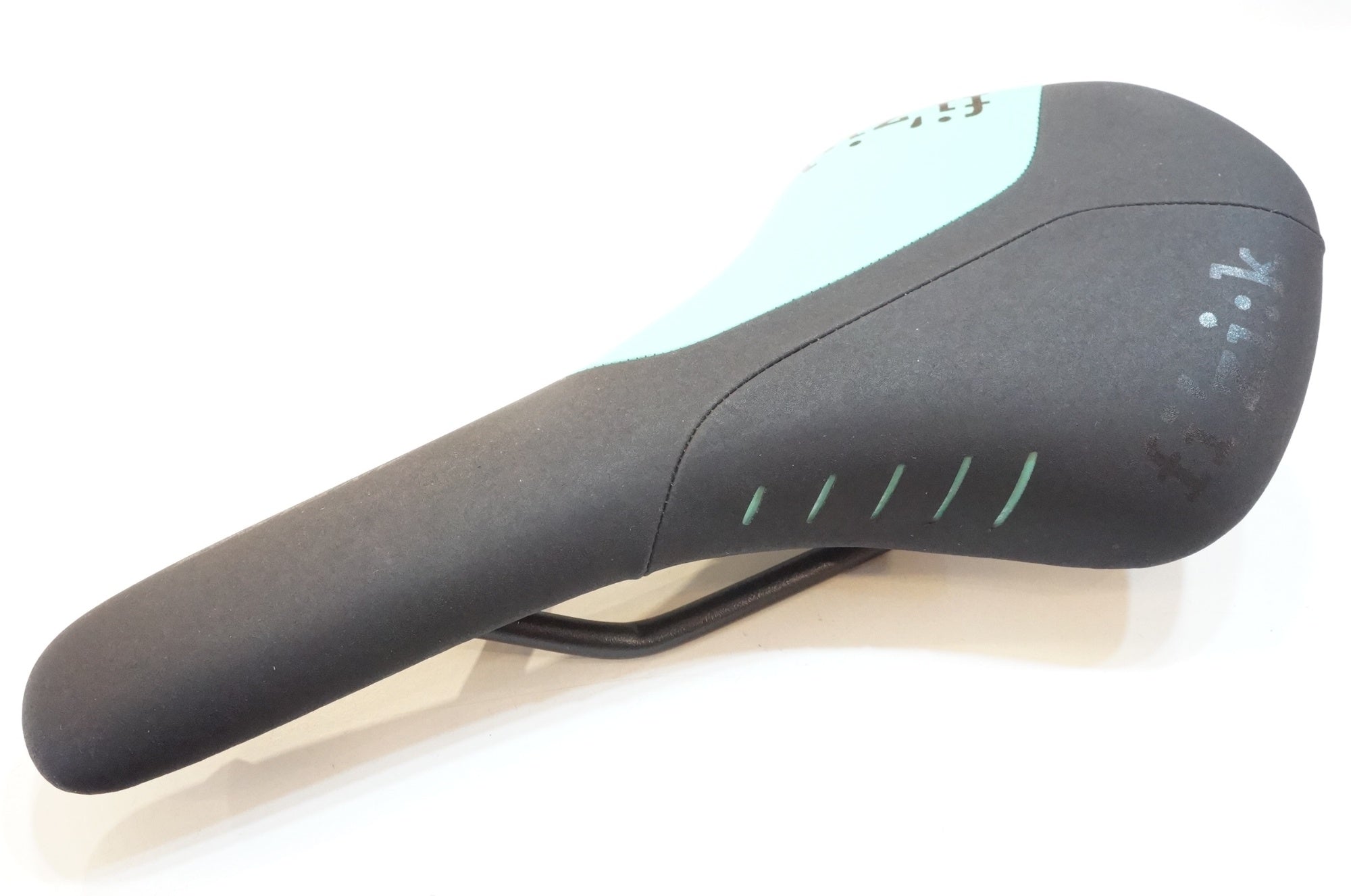FIZIK 「フィジーク」 ANTARES R7 サドル / バイチャリ浦和ベース