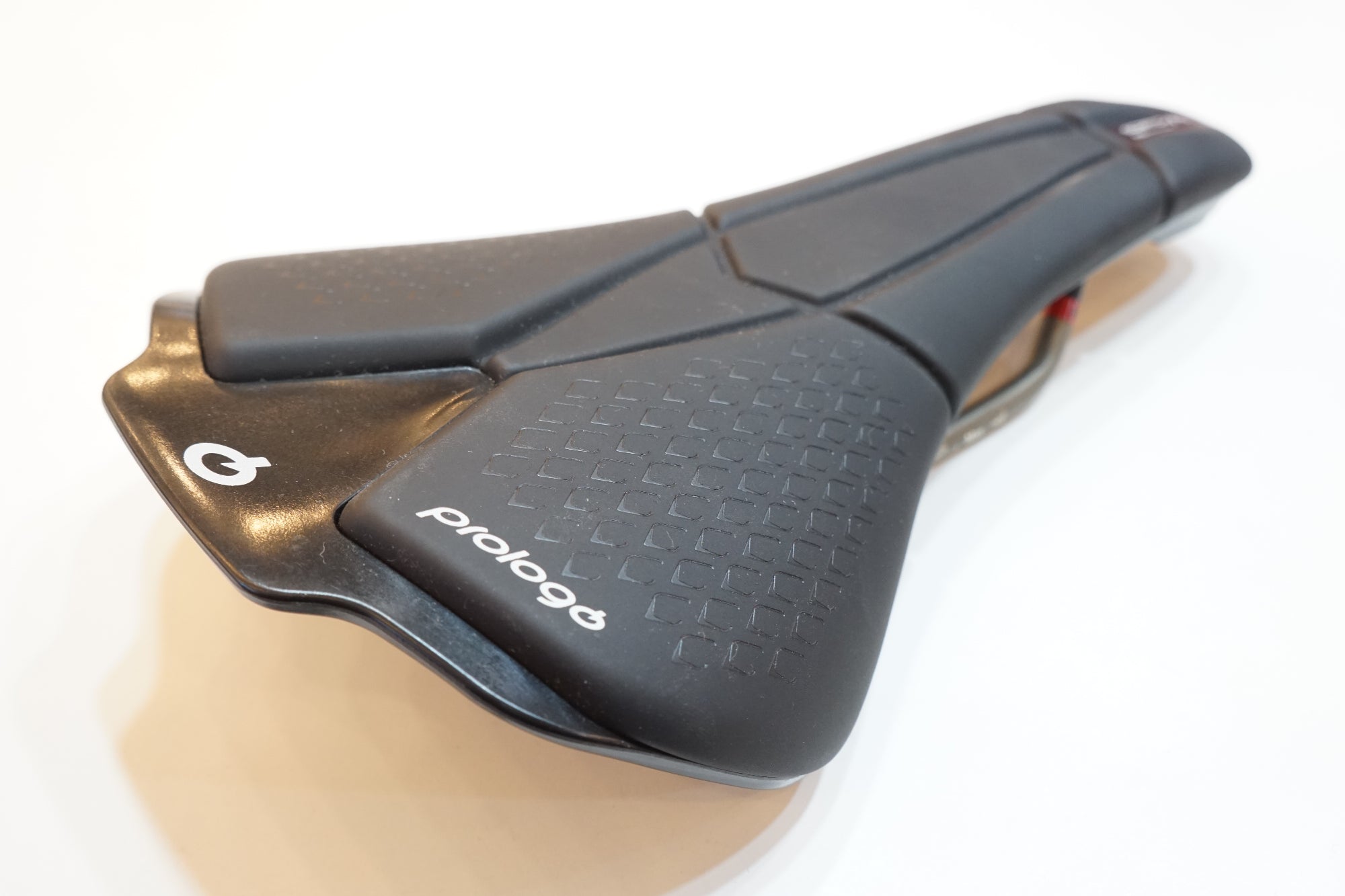 PROLOGO 「プロロゴ」 SCRATCH M5 TIROX サドル / バイチャリ浦和ベース