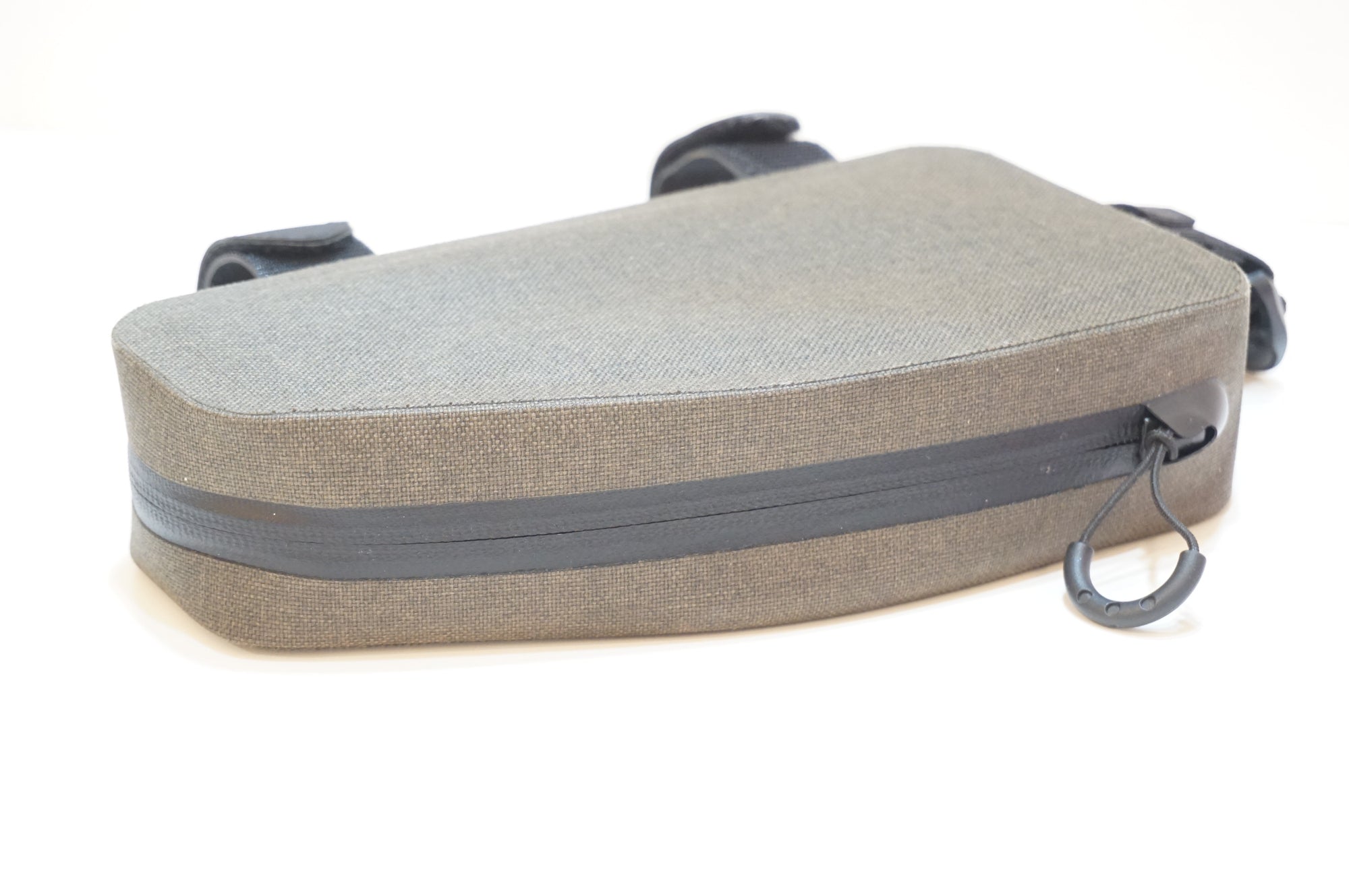 BROOKS 「ブルックス」 SCAPE TOP TUBE BAG 0.9L トップチューブバッグ / 浦和ベース