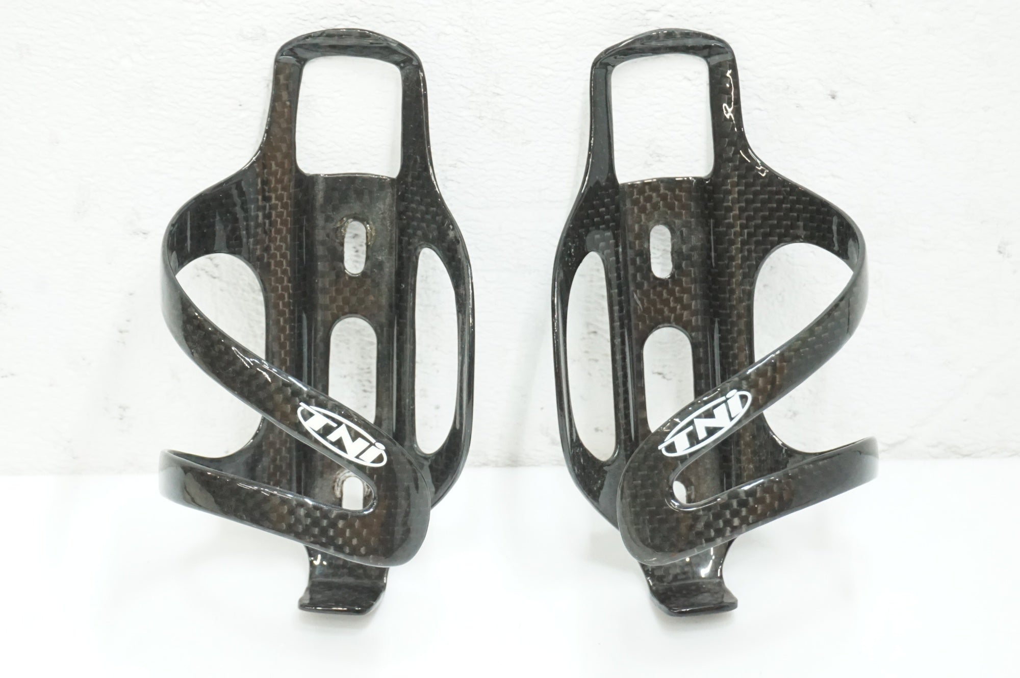 TNI 「ティーエヌアイ」 カーボン ボトルケージセット / 大宮店