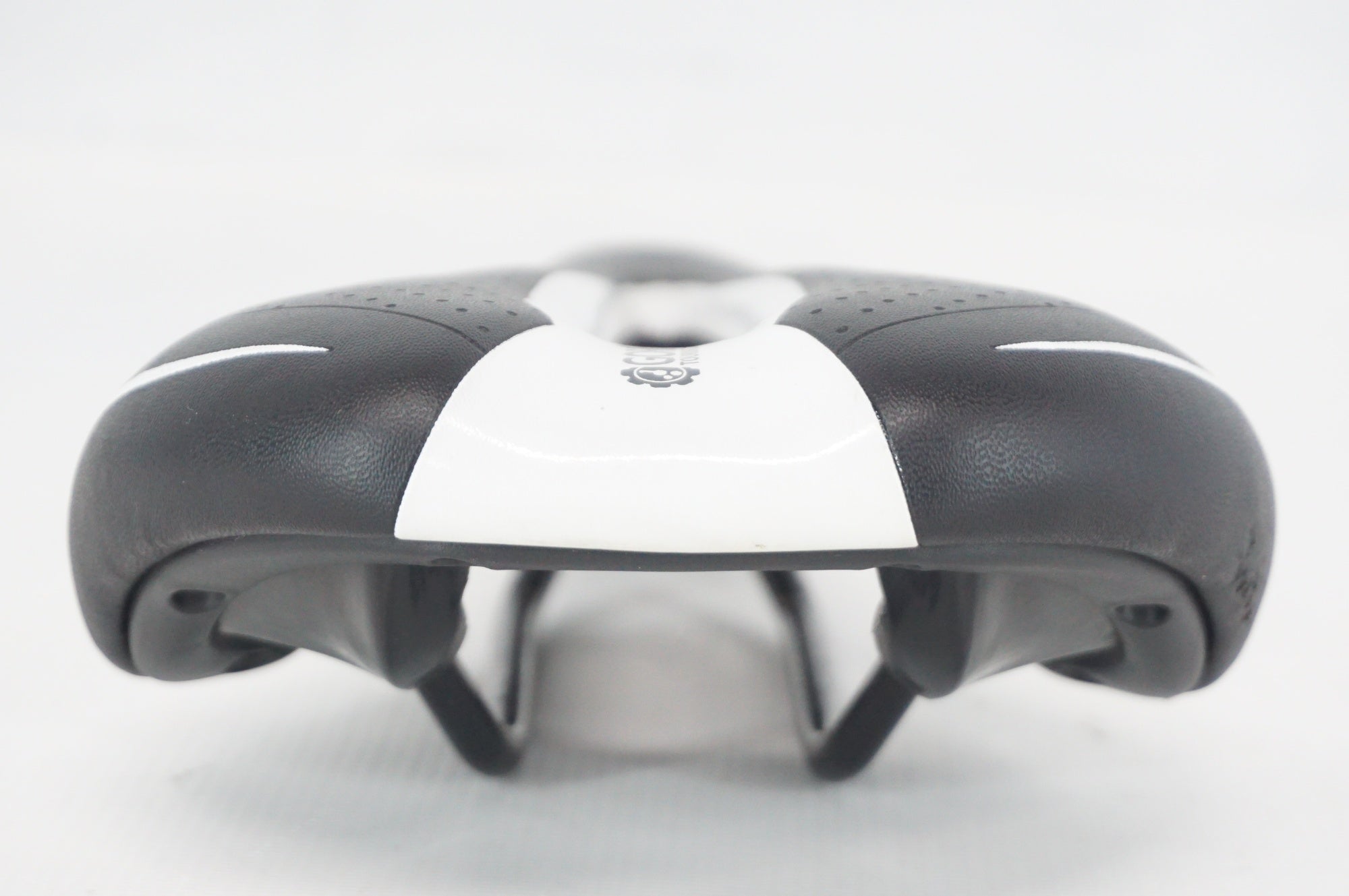 GORIX 「ゴリックス」 TOURING G100 サドル / 阪急塚口店