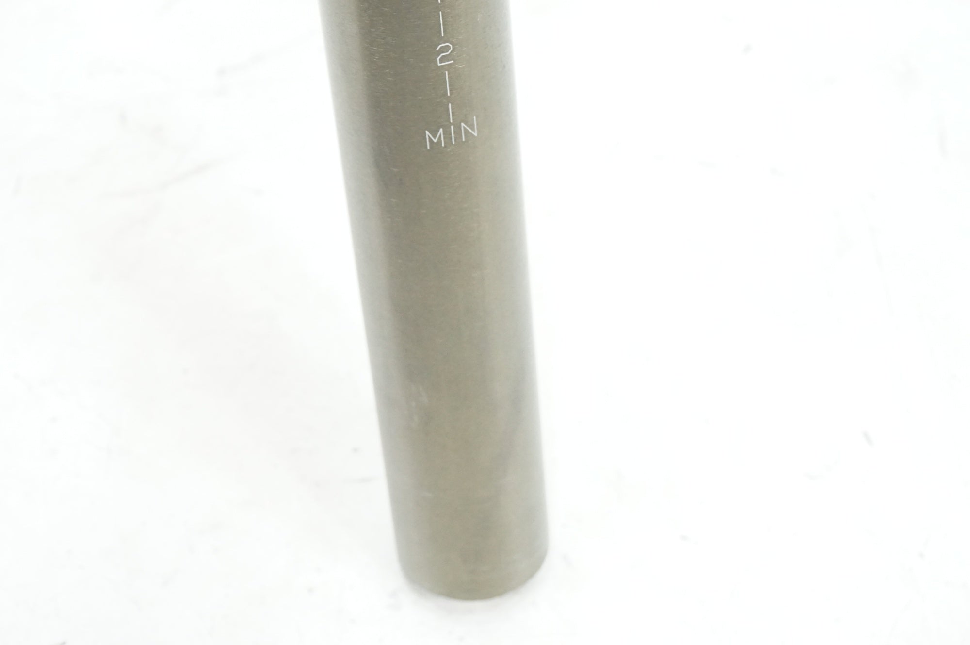 LITE CYCLE 「ライトサイクル」 570mm φ34.9 チタニウム ロング シートポスト / 大宮店