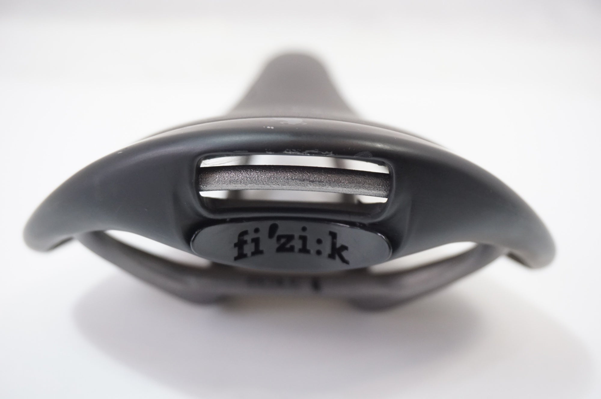 FIZIK 「フィジーク」 KURVE カーボンレール サドル / 世田谷店