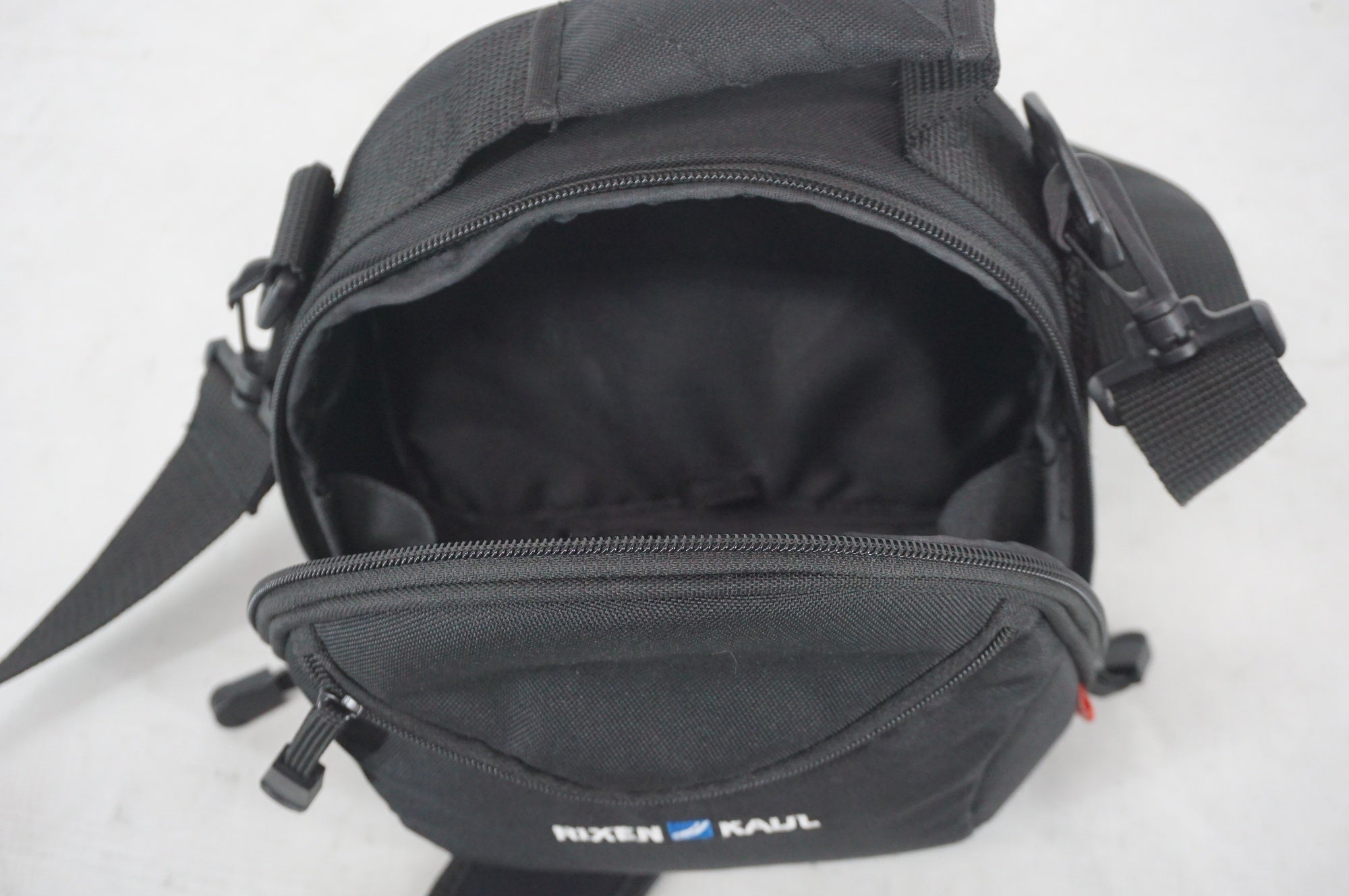 RIXEN&KAUL 「リクセンカウル」 KT814 スマイル フロントバッグ / 阪急塚口店