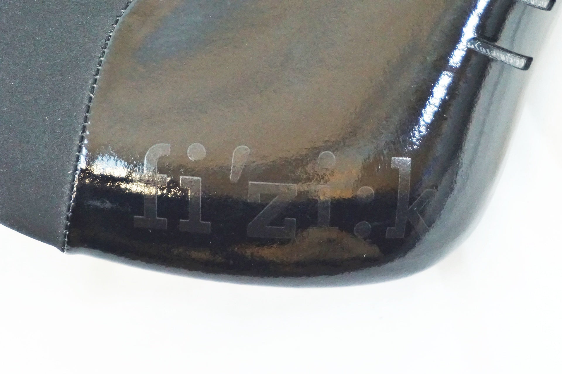 FIZIK 「フィジーク」 ANTARES R1 カーボンレール サドル / 有明ガーデン店