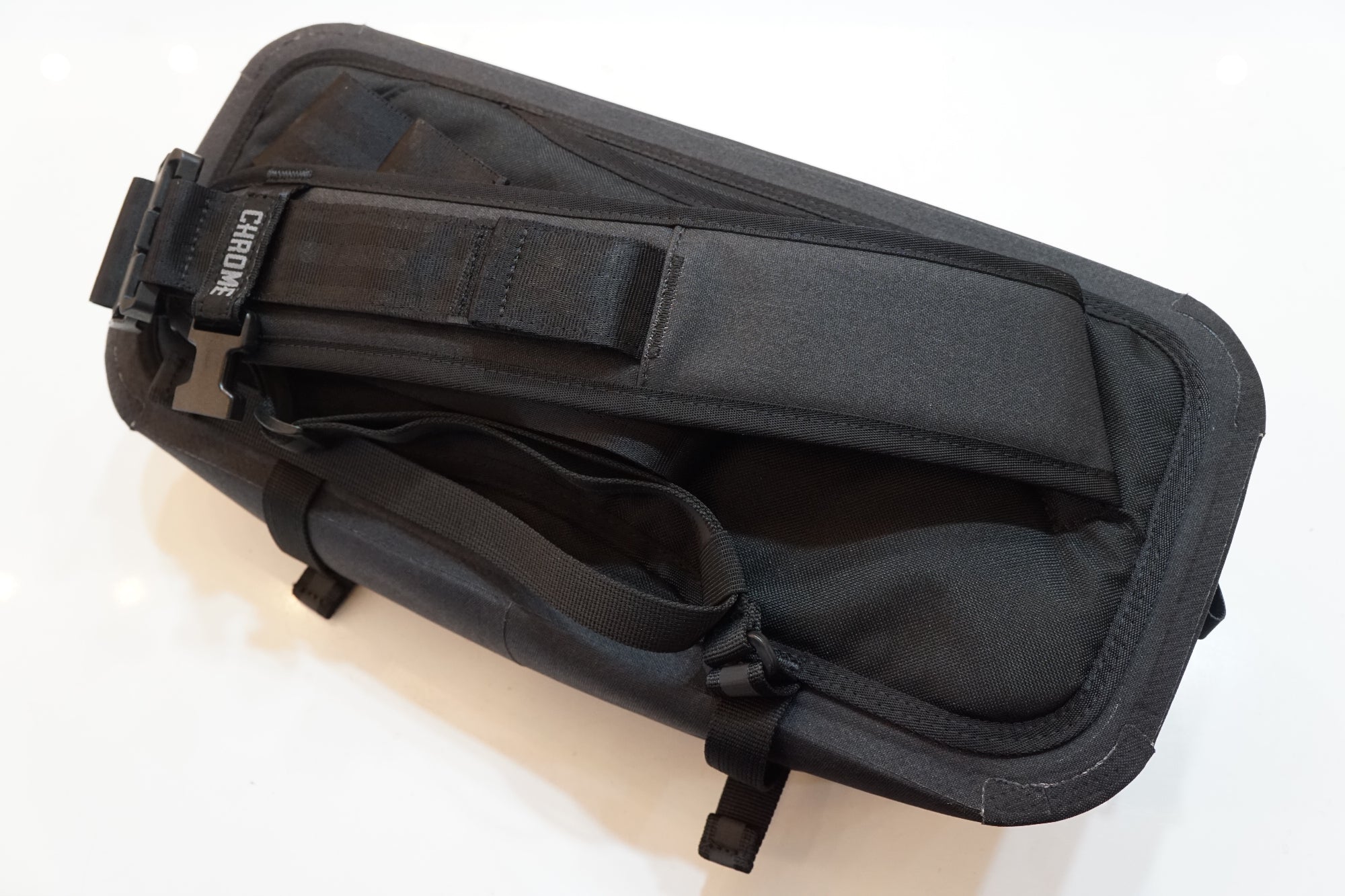 CHROME 「クローム」 ミニ カデッド ウォータープルーフ ボディバッグ / バイチャリ浦和ベース