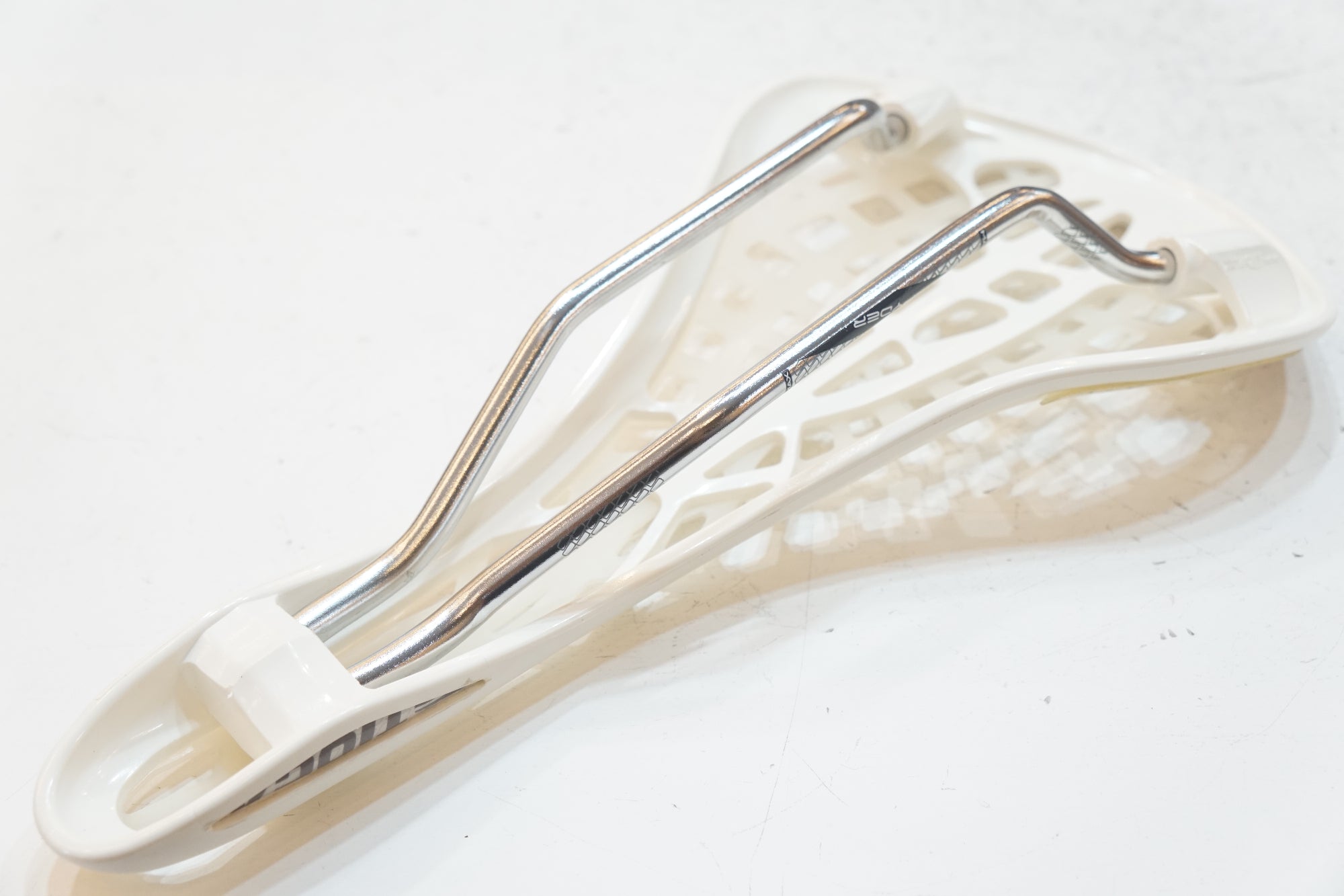 TIOGA 「タイオガ」 SPYDER STRATUM サドル / バイチャリ浦和ベース