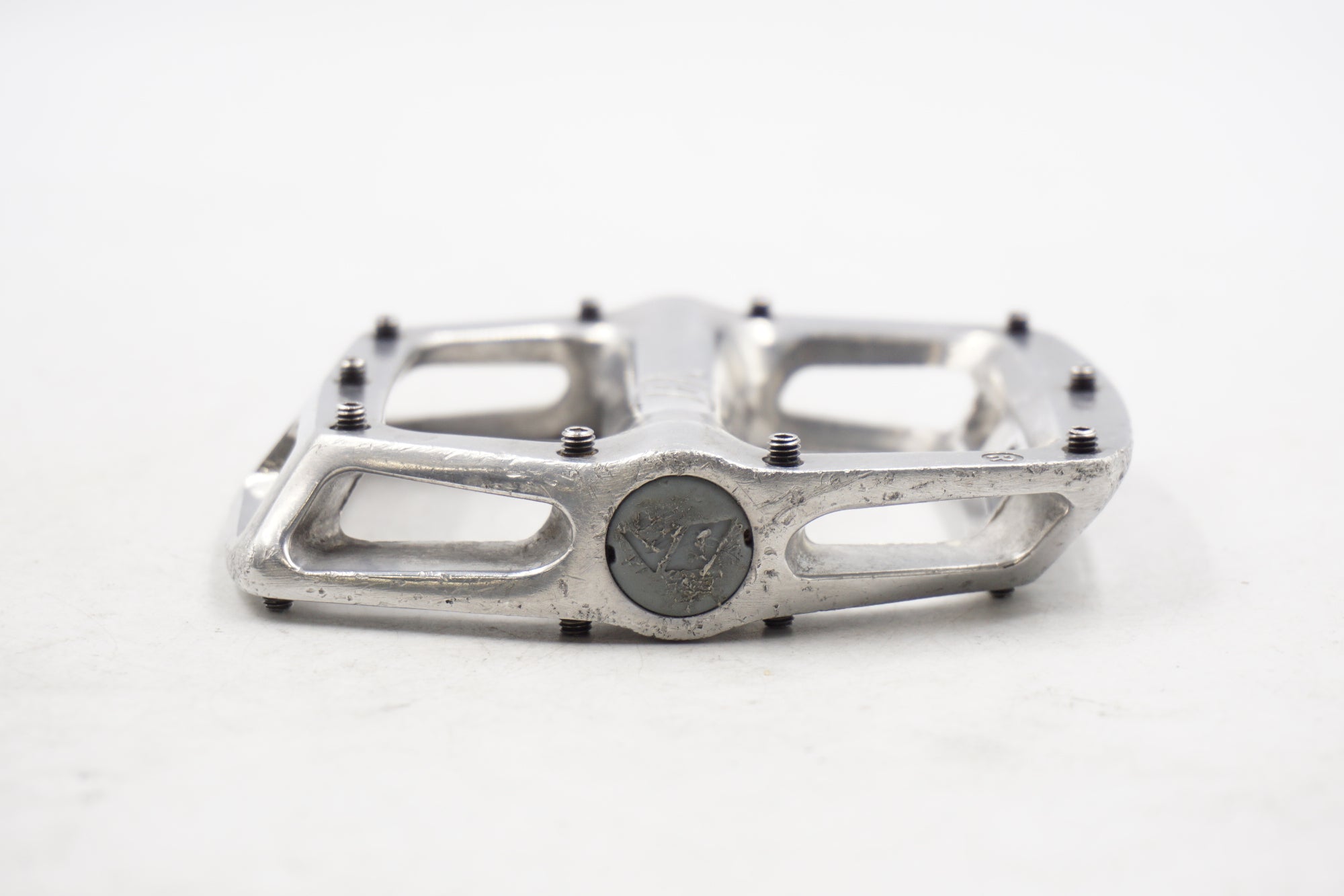 DMR 「ディーエムアール」 BIKES V8 ペダル / 奈良店