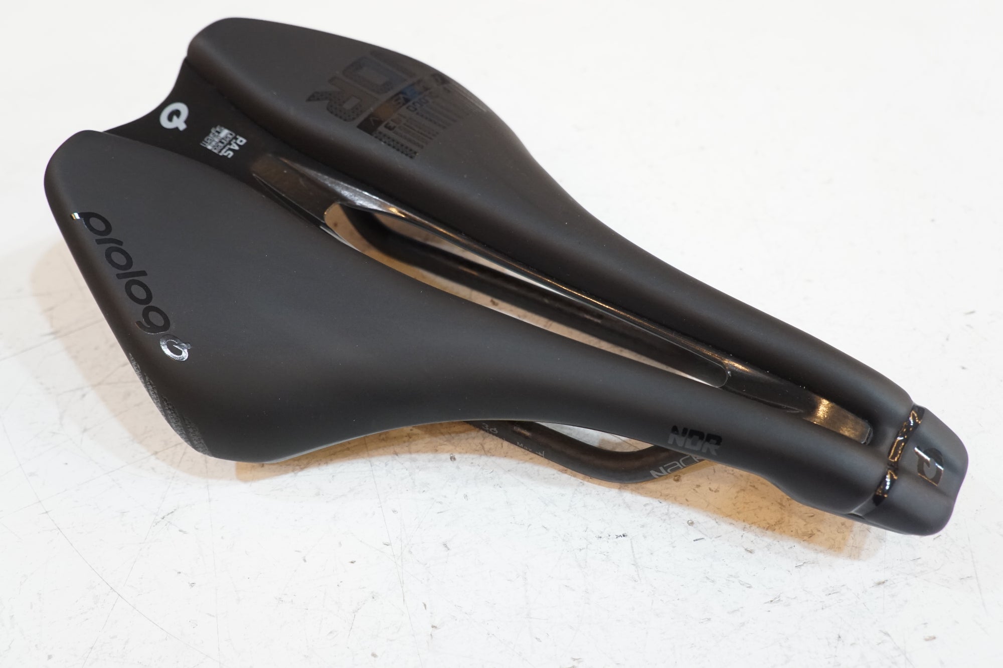 PROLOGO 「プロロゴ」 DIMENSION NDR TIROX サドル / バイチャリ浦和ベース