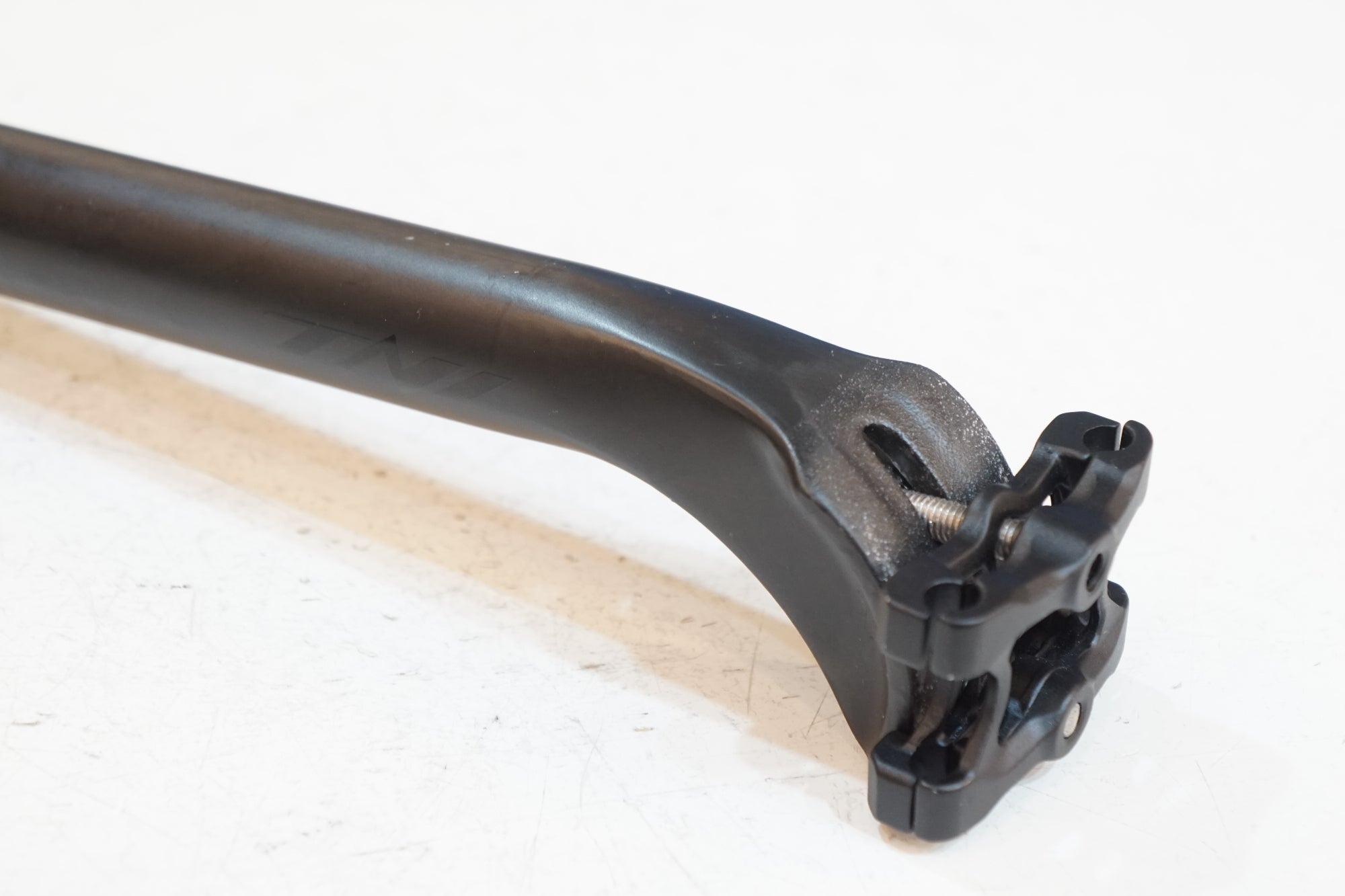 TNI 「ティーエヌアイ」 φ27.2 300mm シートポスト / バイチャリ浦和ベース